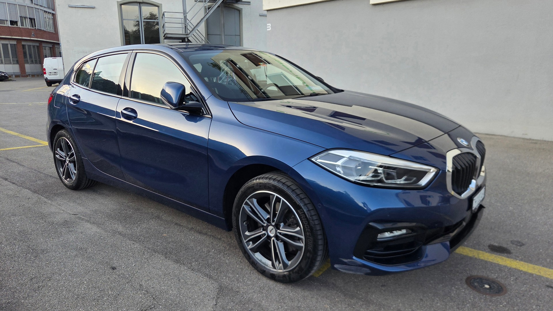 BMW 118i-image-2
