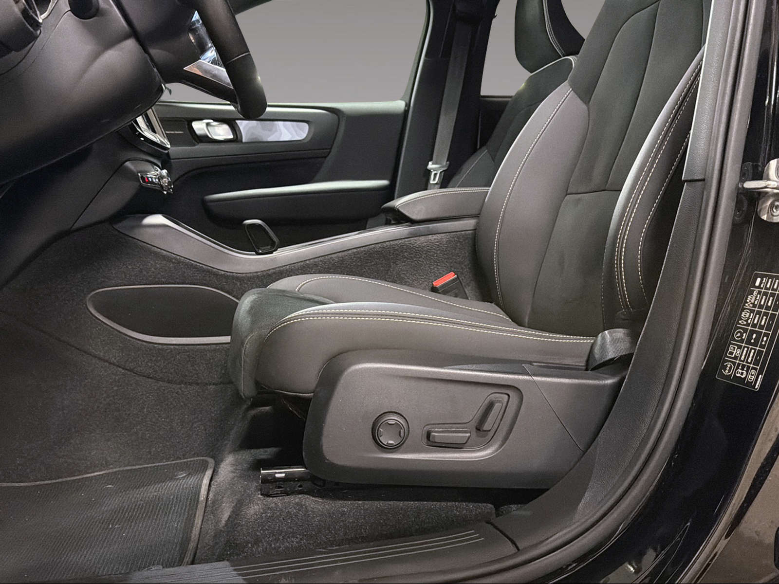 VOLVO C40 P8 Twin Recharge Ultimate AWD-image-8
