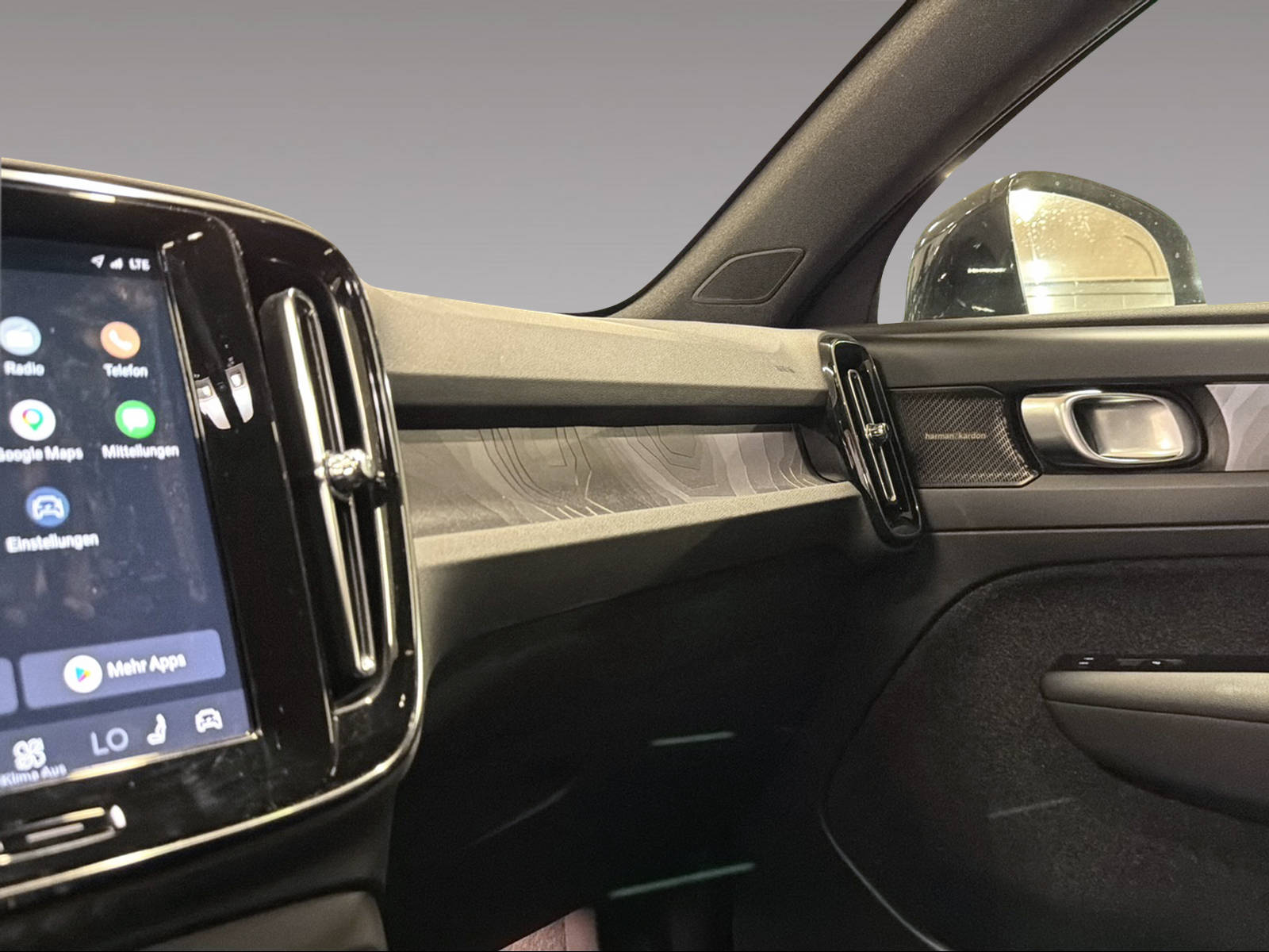VOLVO C40 P8 Twin Recharge Ultimate AWD-image-15