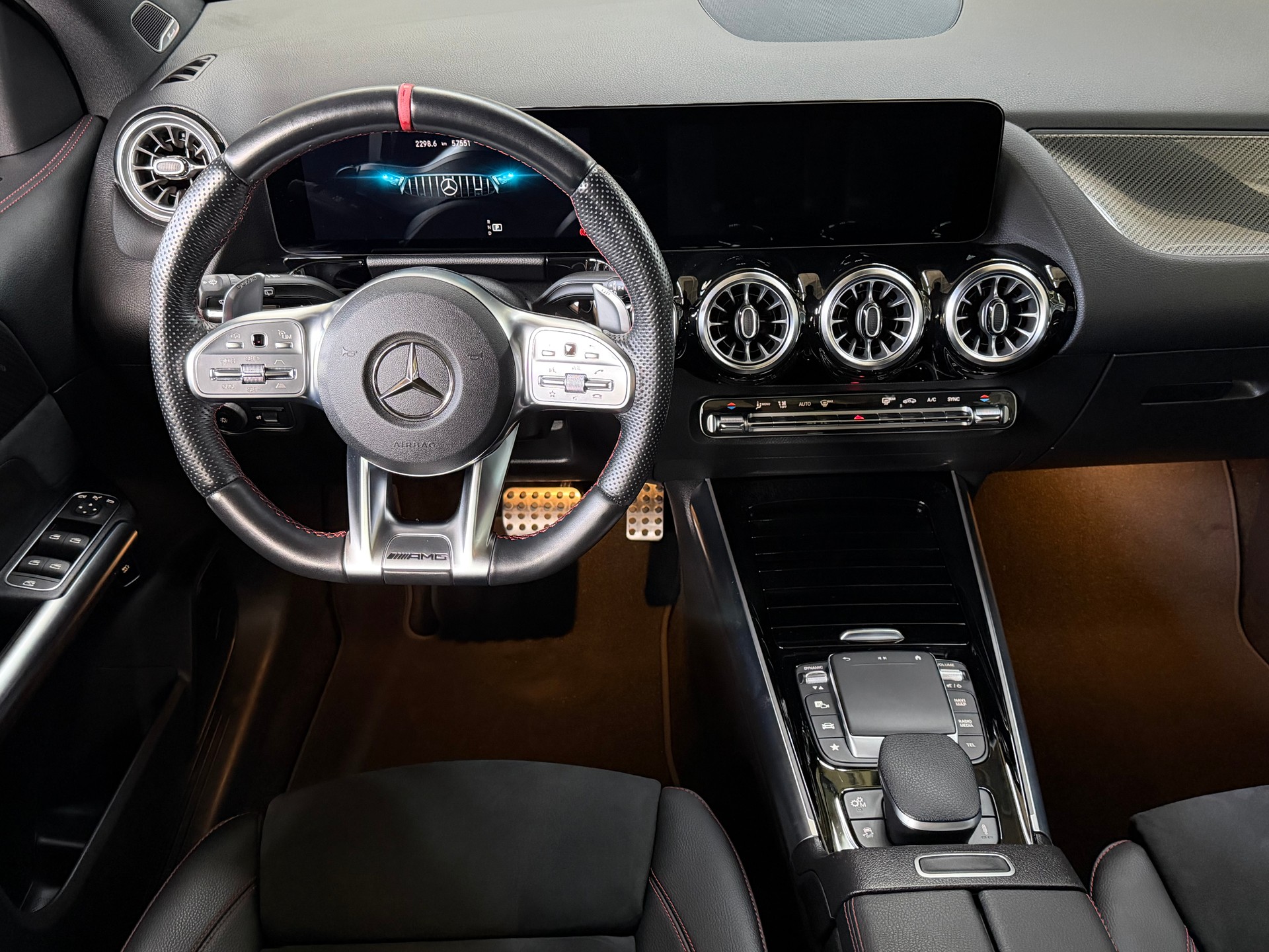 MERCEDES-BENZ GLA 35 AMG 4Matic 8G-Speedshift DCT-showroom-element-3