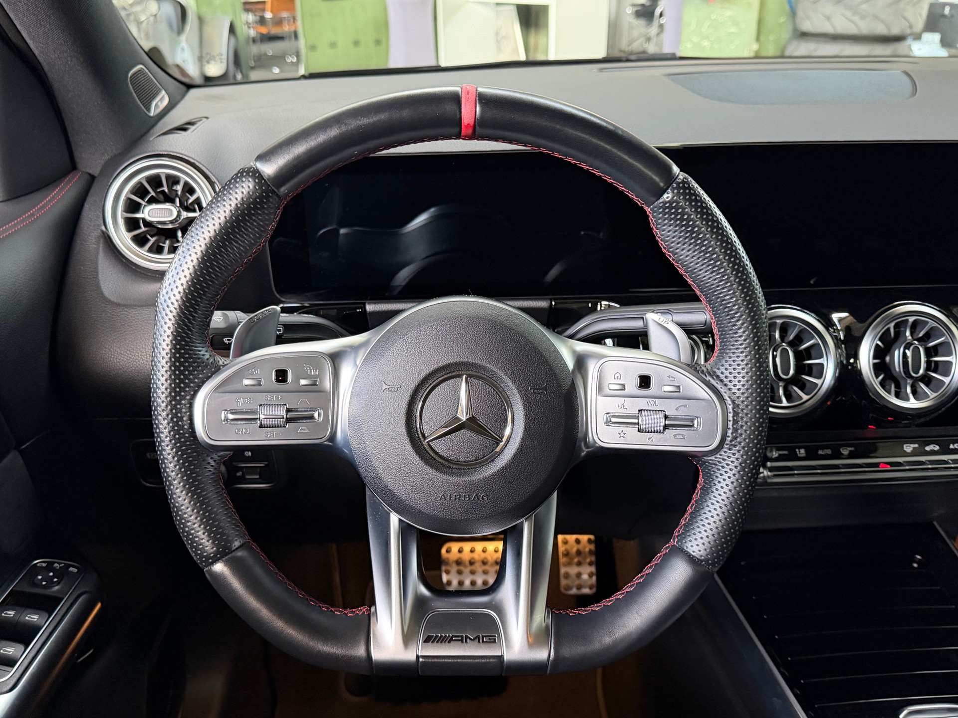 MERCEDES-BENZ GLA 35 AMG 4Matic 8G-Speedshift DCT-showroom-element-2