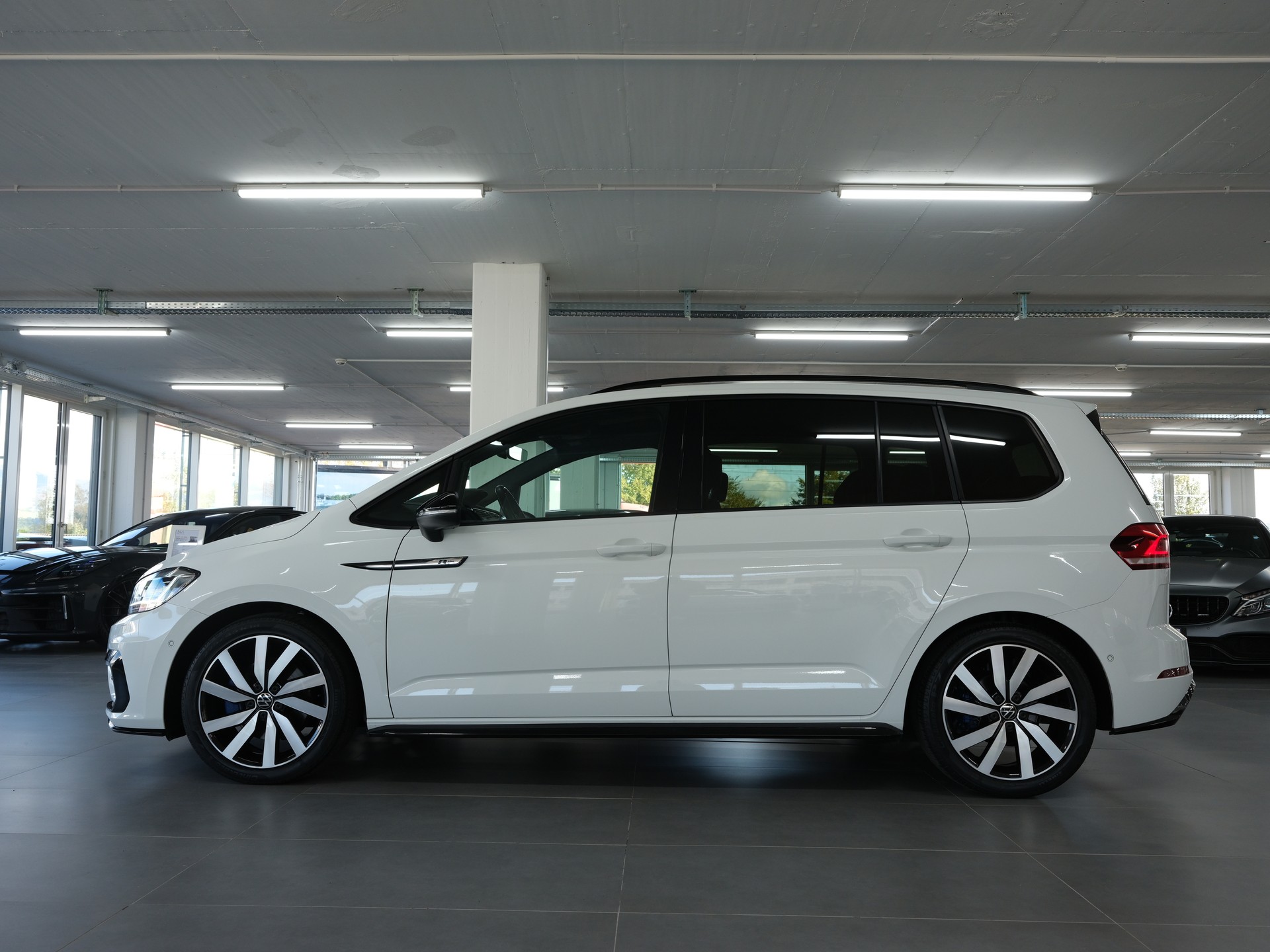 VW Touran 2.0 TDI BlueMotion Technology Highline DSG *R-Line* *Panorama* *Rückfahrkamera*-image-6