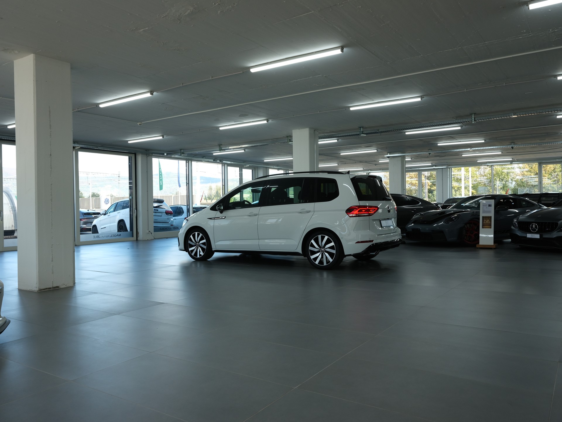 VW Touran 2.0 TDI BlueMotion Technology Highline DSG *R-Line* *Panorama* *Rückfahrkamera*-image-17