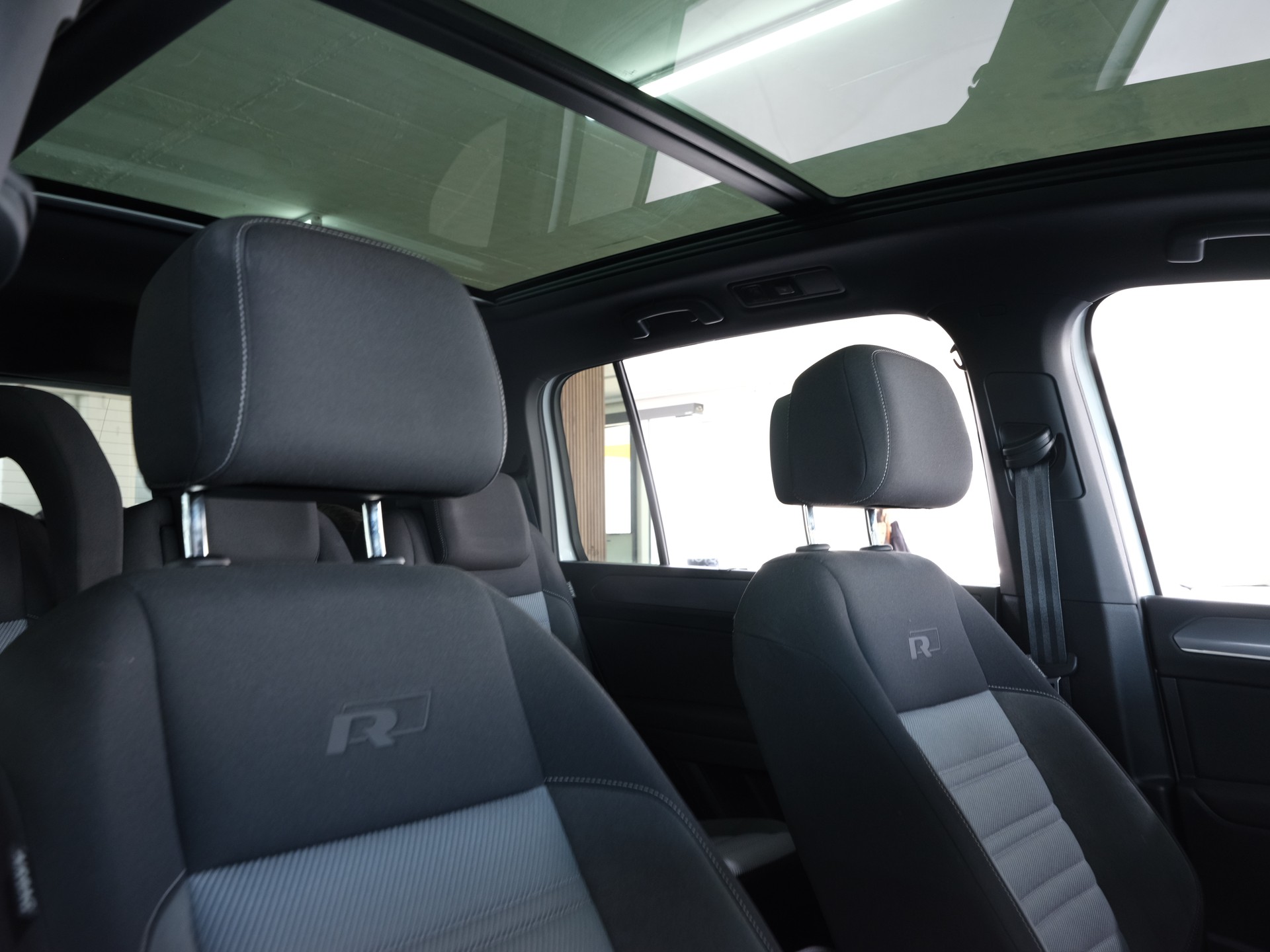 VW Touran 2.0 TDI BlueMotion Technology Highline DSG *R-Line* *Panorama* *Rückfahrkamera*-image-31