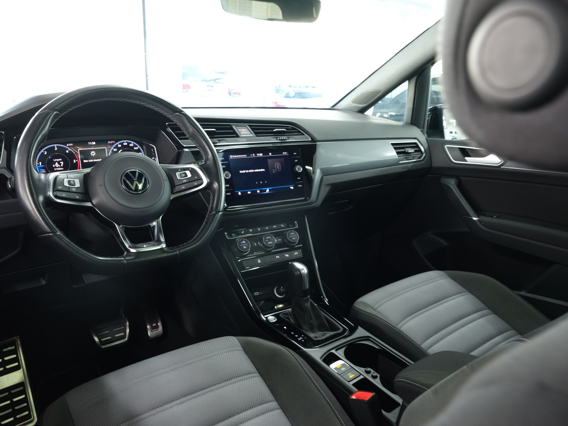 VW Touran 2.0 TDI BlueMotion Technology Highline DSG *R-Line* *Panorama* *Rückfahrkamera*-image-24