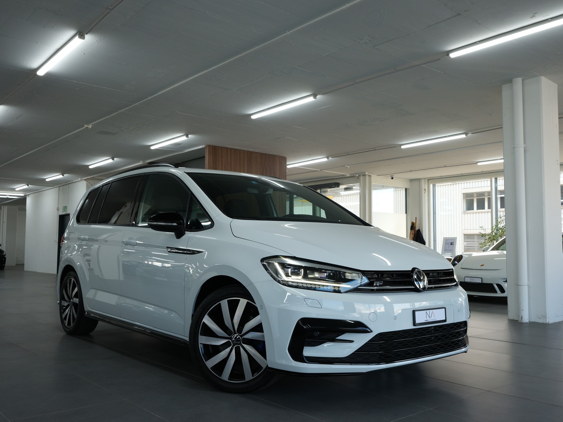 VW Touran 2.0 TDI BlueMotion Technology Highline DSG *R-Line* *Panorama* *Rückfahrkamera*-image-0