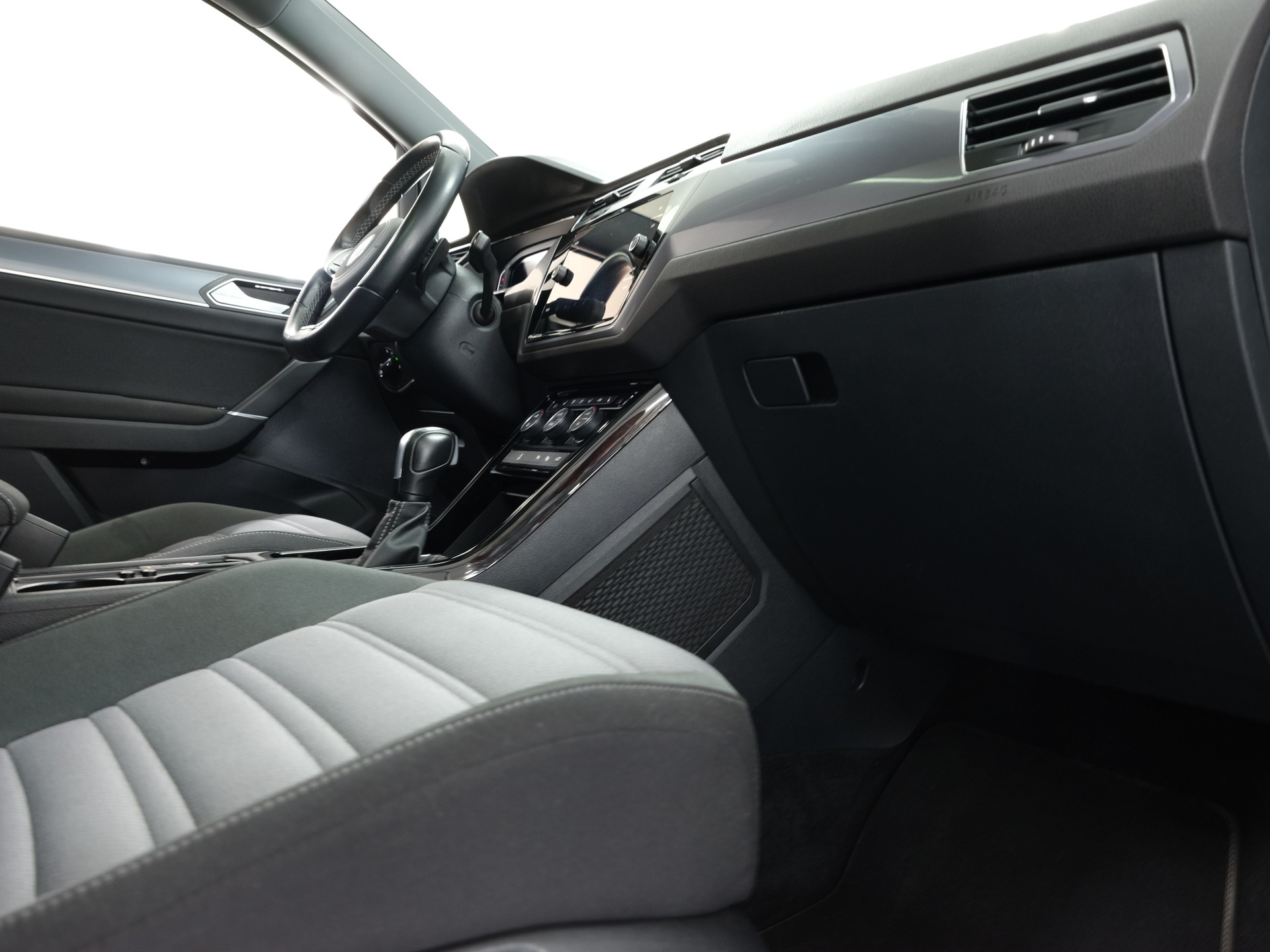 VW Touran 2.0 TDI BlueMotion Technology Highline DSG *R-Line* *Panorama* *Rückfahrkamera*-image-29