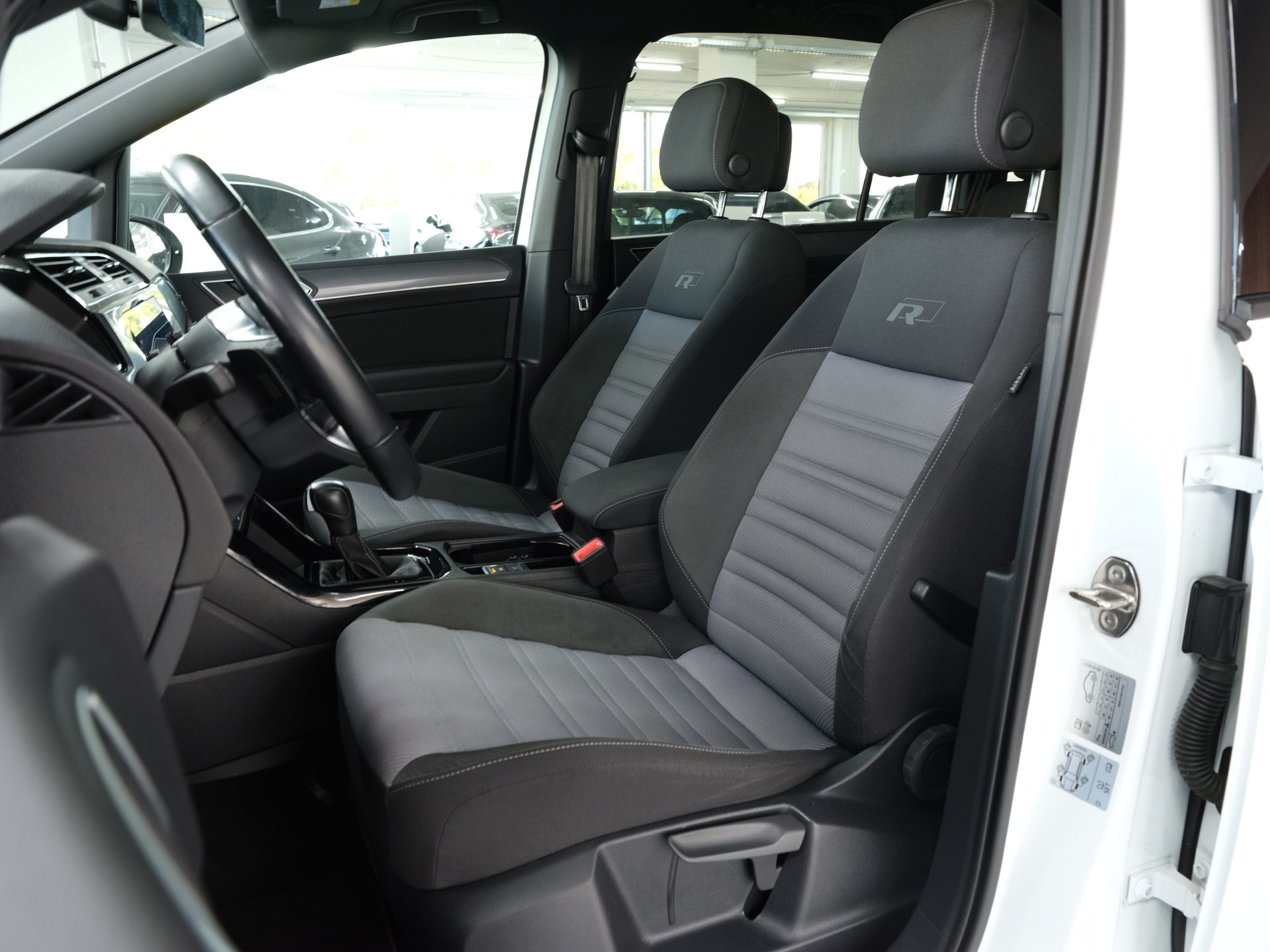 VW Touran 2.0 TDI BlueMotion Technology Highline DSG *R-Line* *Panorama* *Rückfahrkamera*-image-22