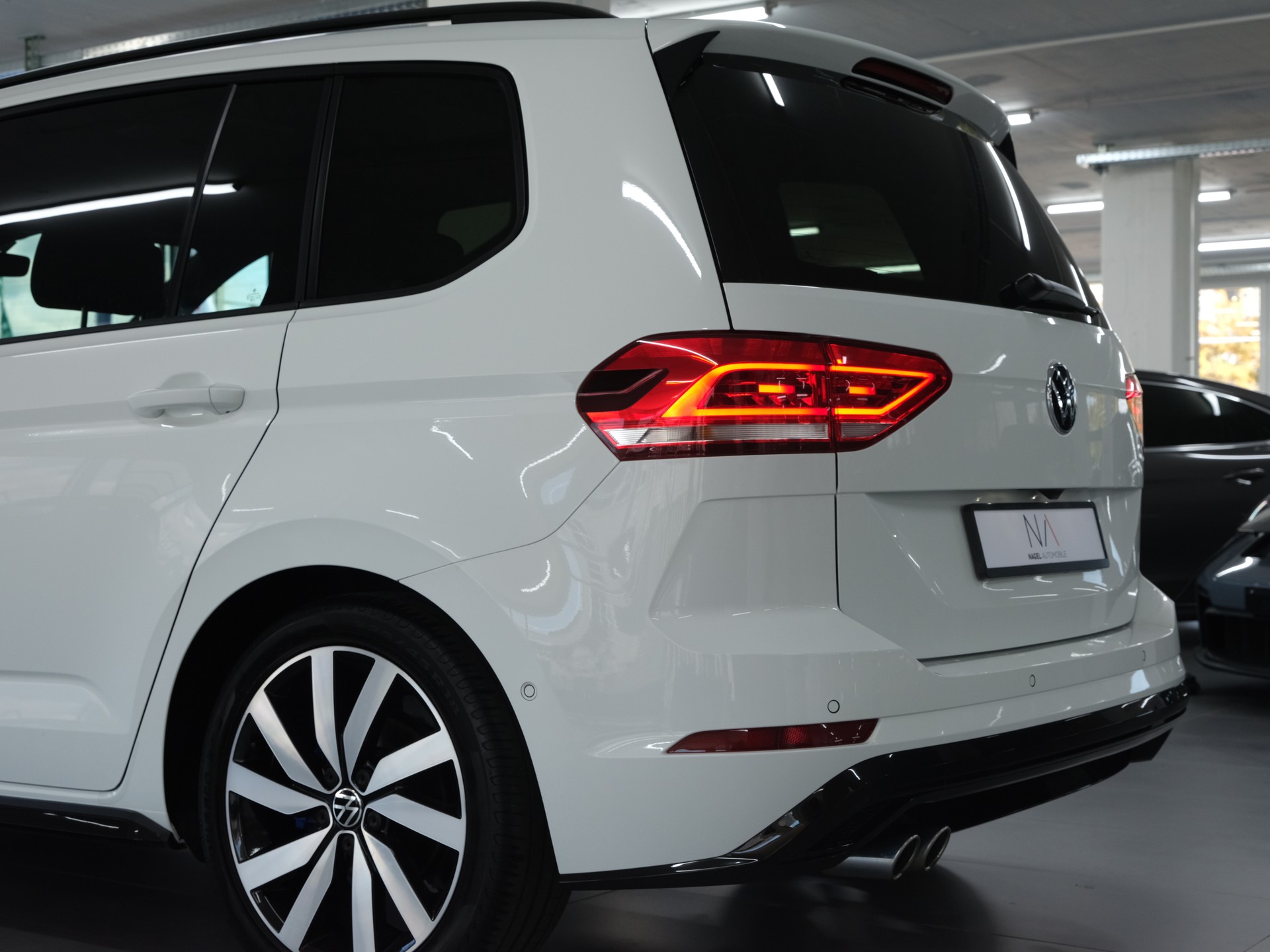 VW Touran 2.0 TDI BlueMotion Technology Highline DSG *R-Line* *Panorama* *Rückfahrkamera*-image-15