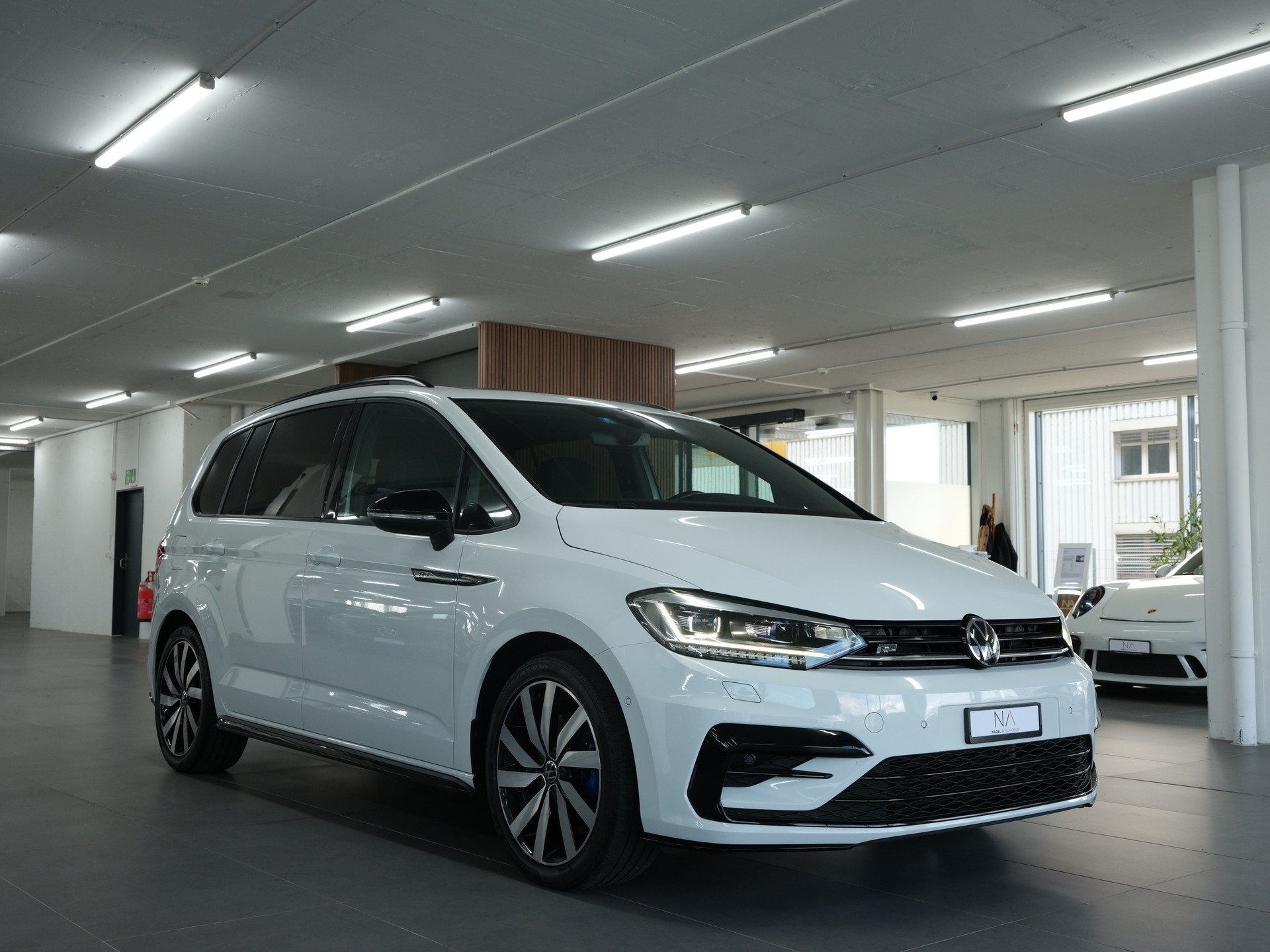 VW Touran 2.0 TDI BlueMotion Technology Highline DSG *R-Line* *Panorama* *Rückfahrkamera*-image-1