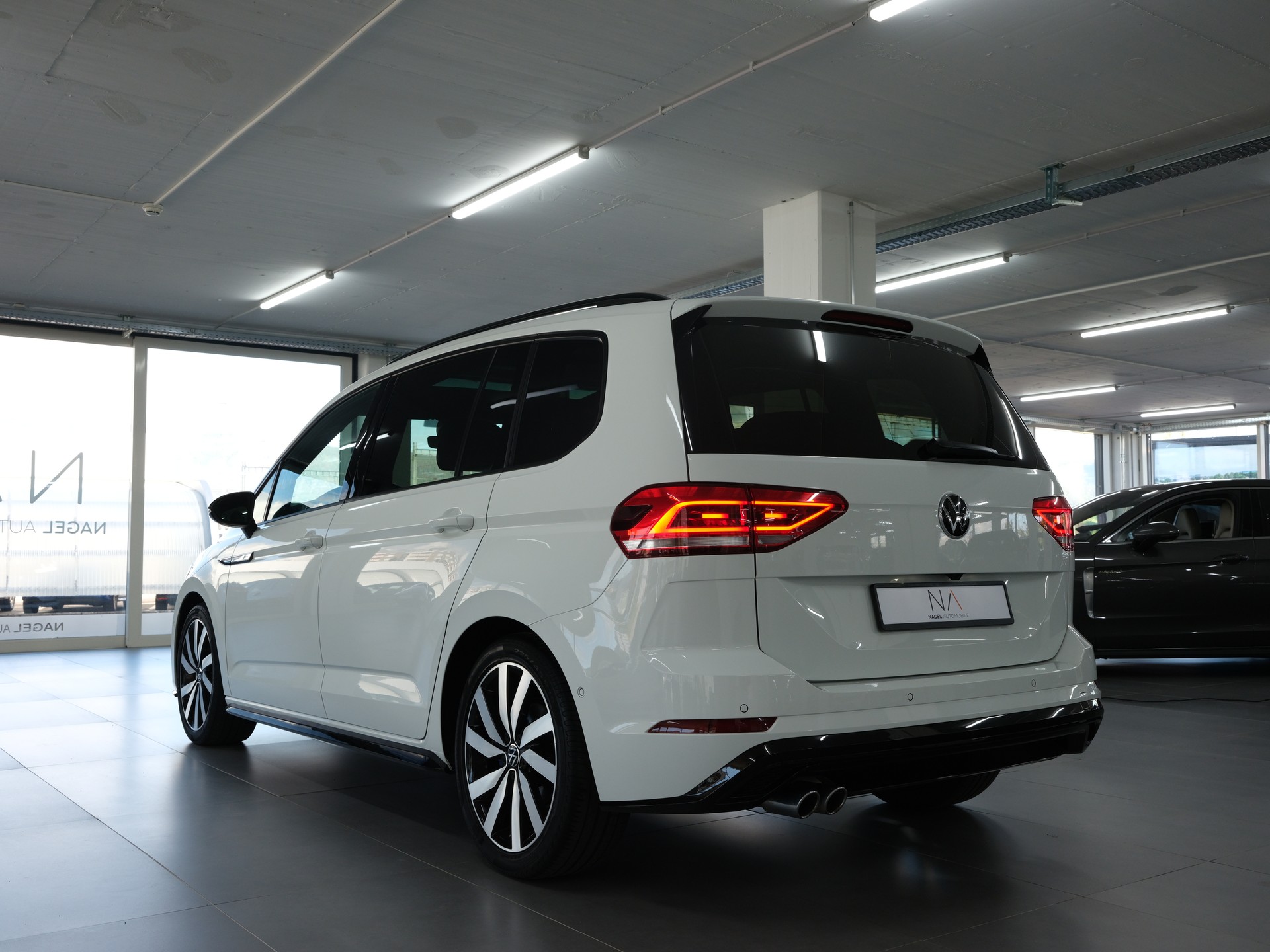 VW Touran 2.0 TDI BlueMotion Technology Highline DSG *R-Line* *Panorama* *Rückfahrkamera*-image-5