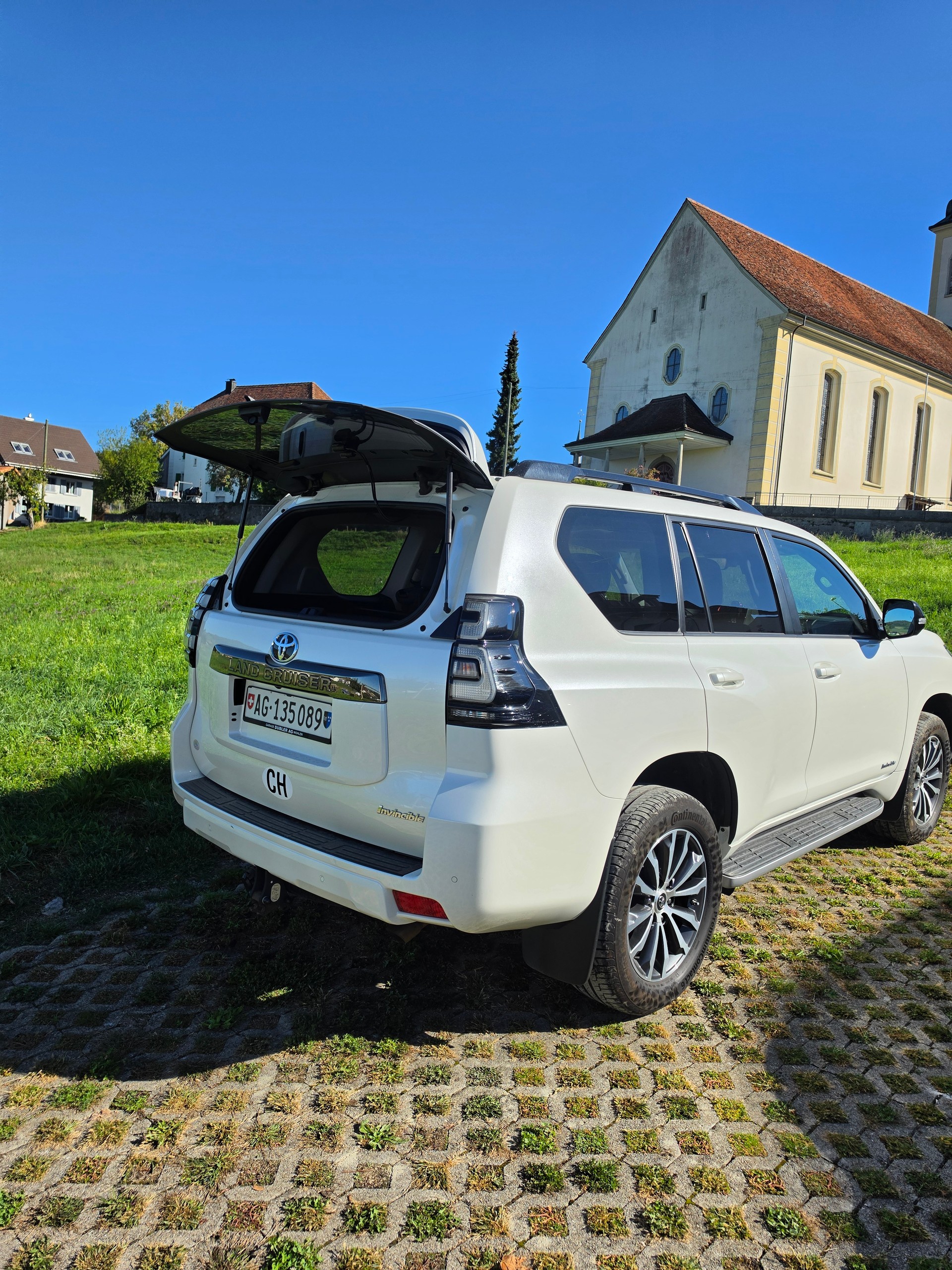 TOYOTA 2.8 D 204 Invincible-image-1