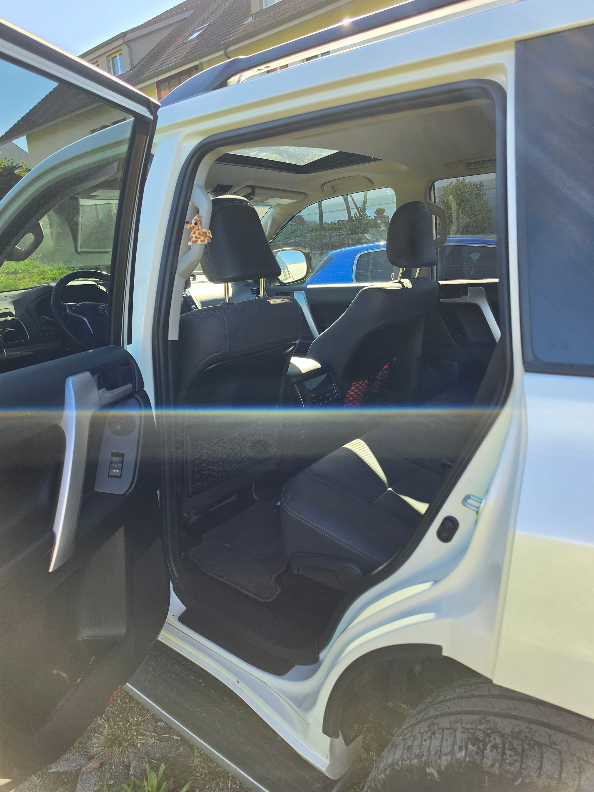 TOYOTA 2.8 D 204 Invincible-image-3