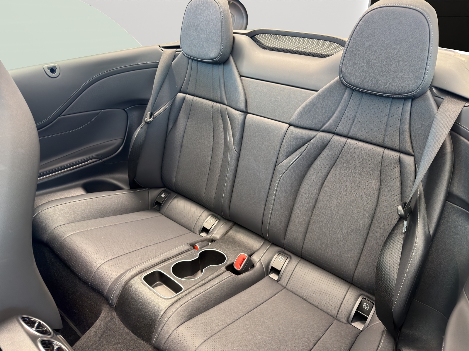 MERCEDES-BENZ CLE 200 Cabrio 4Matic 9G-Tronic-image-10