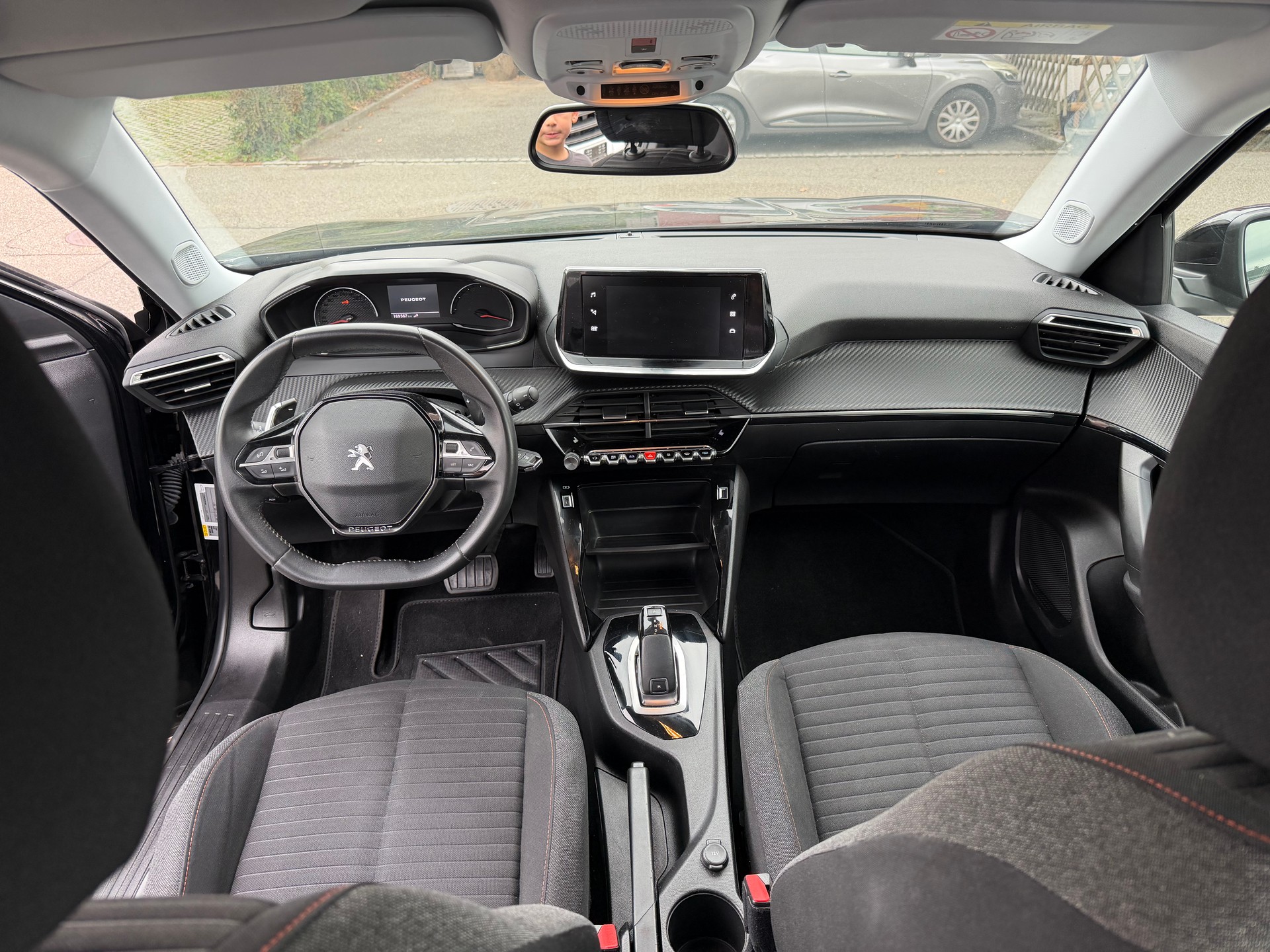 PEUGEOT 2008 1.5 BlueHDi Allure EAT8-image-8
