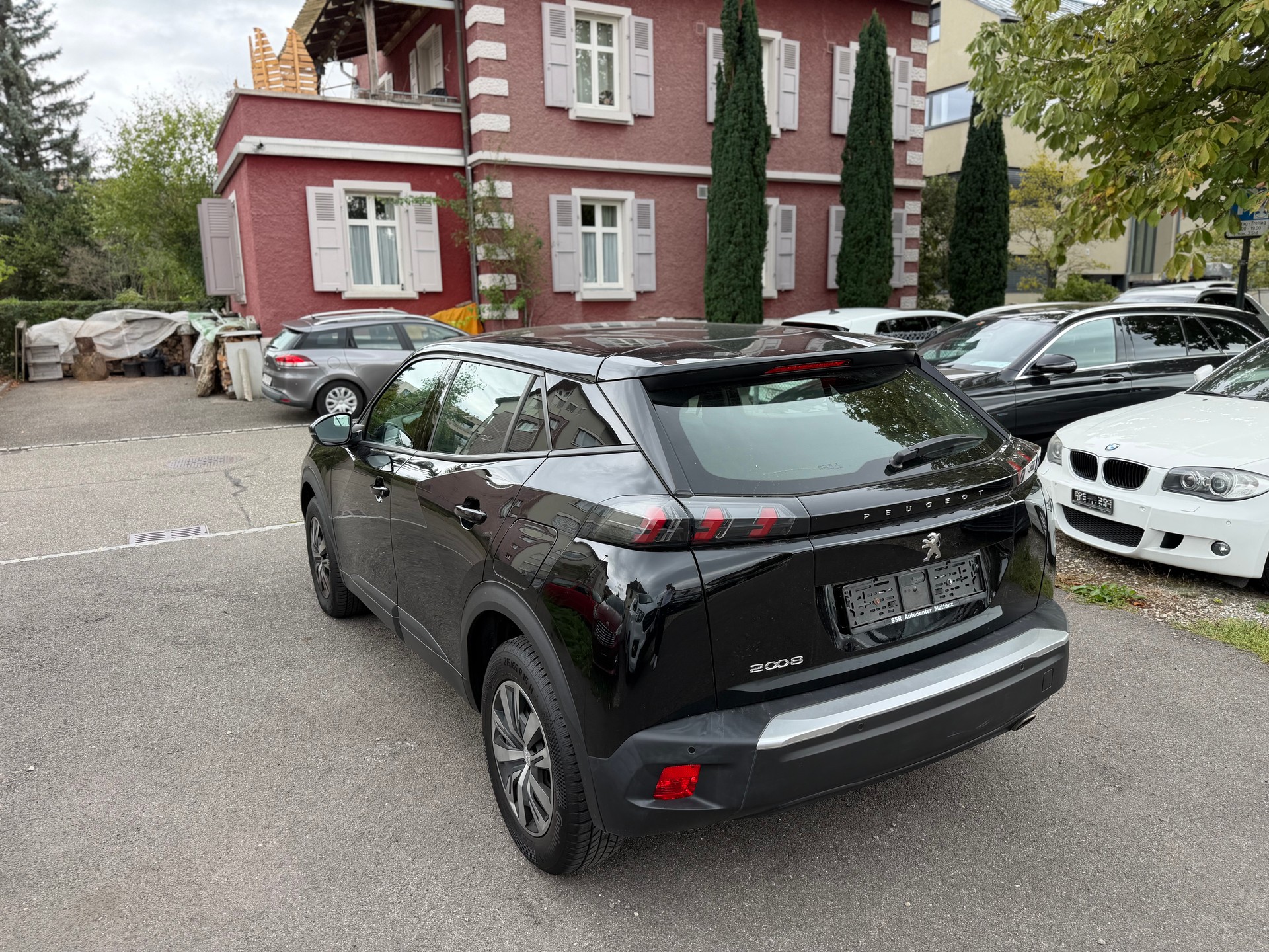 PEUGEOT 2008 1.5 BlueHDi Allure EAT8-image-2