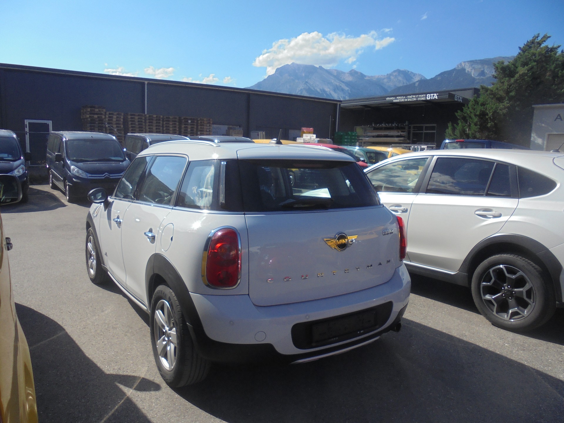 MINI Countryman Cooper FWD-image-3