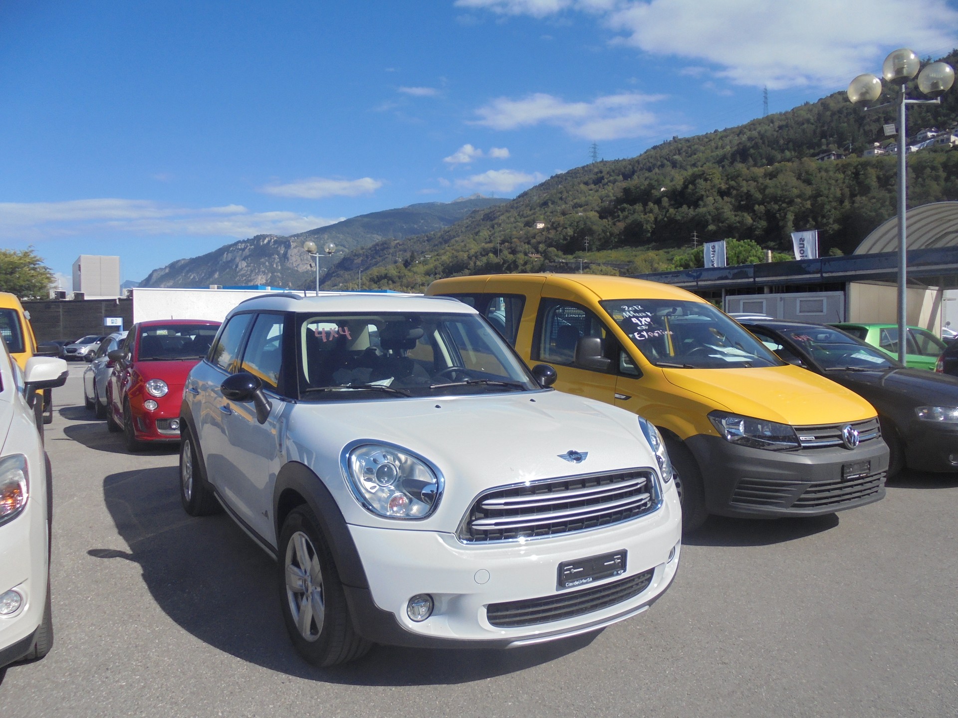 MINI Countryman Cooper FWD-image-2