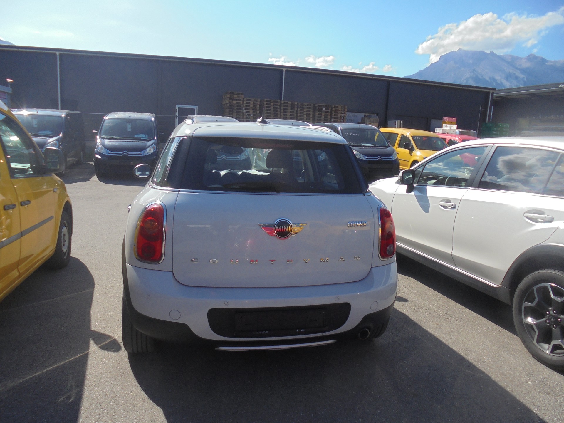MINI Countryman Cooper FWD-image-4