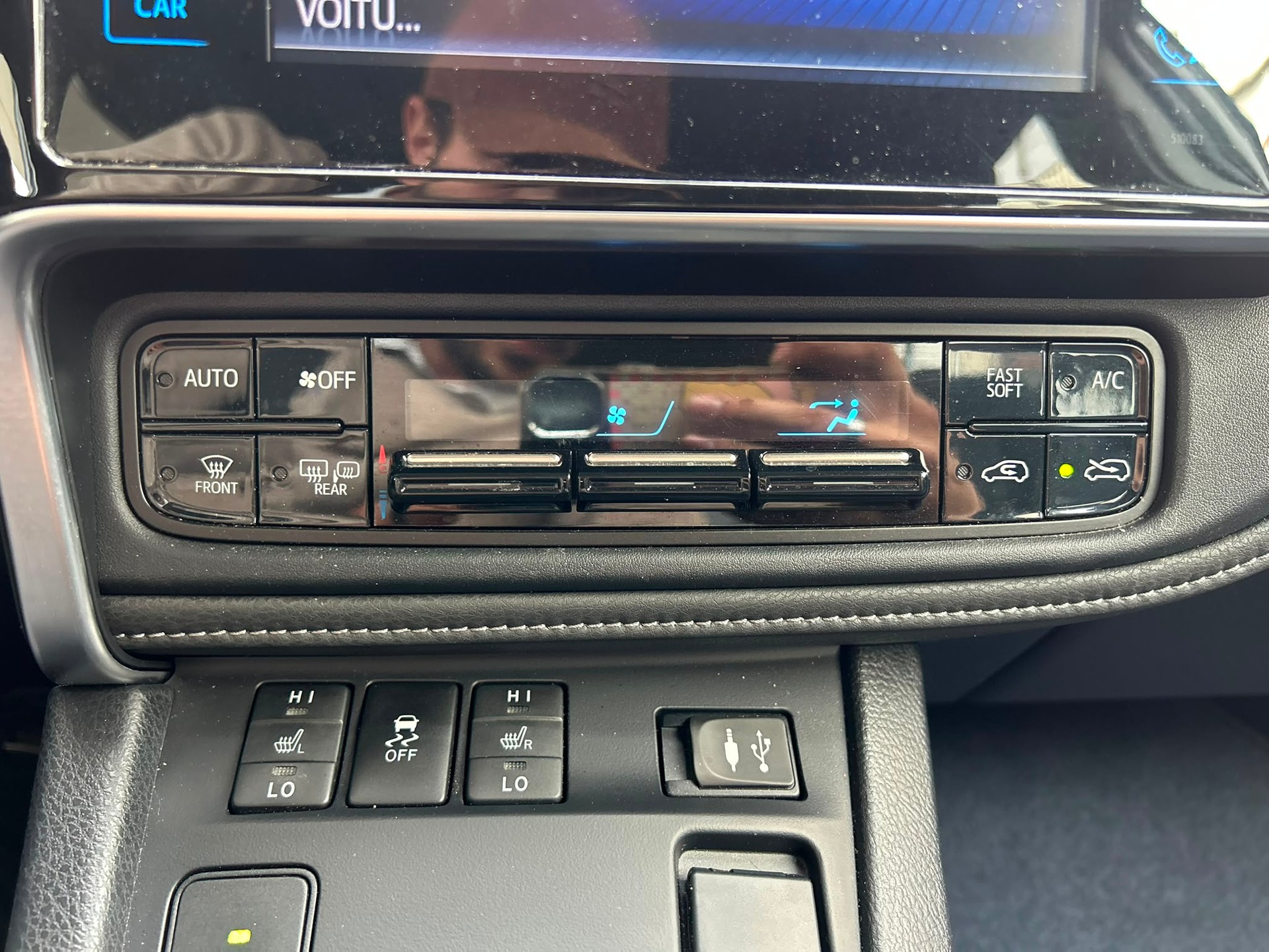 TOYOTA Auris 1.8 HSD Style e-CVT-image-12