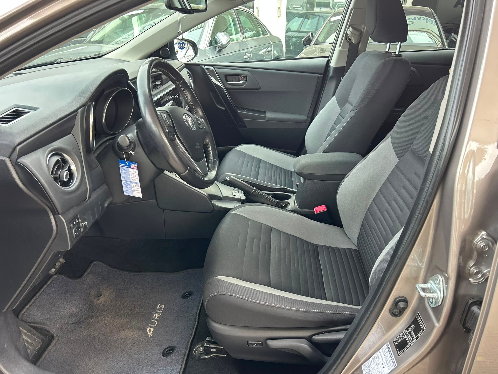TOYOTA Auris 1.8 HSD Style e-CVT-image-7