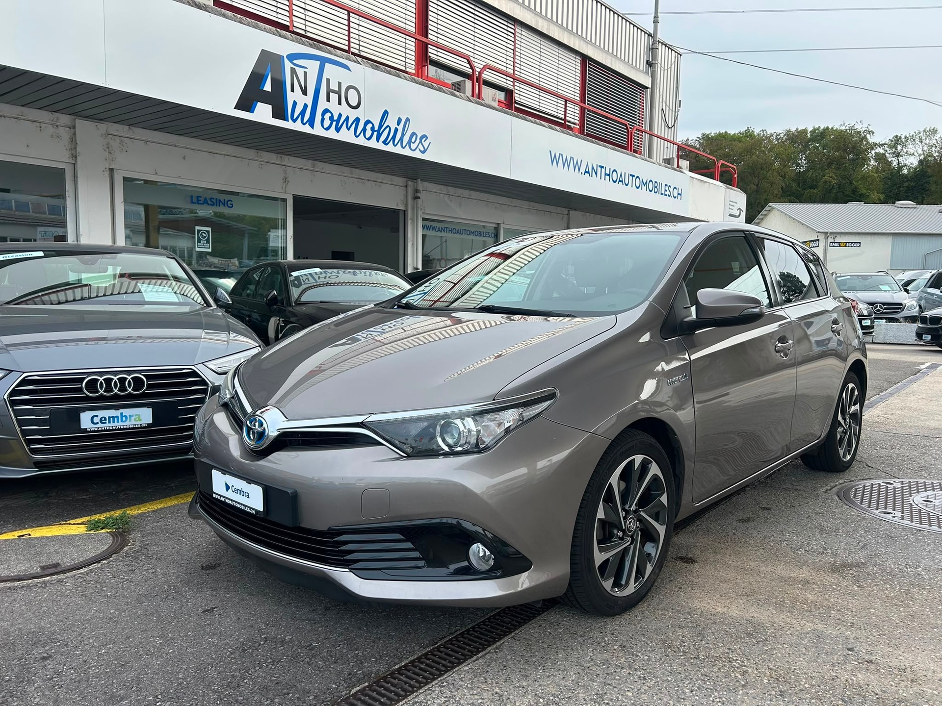 TOYOTA Auris 1.8 HSD Style e-CVT-image-0