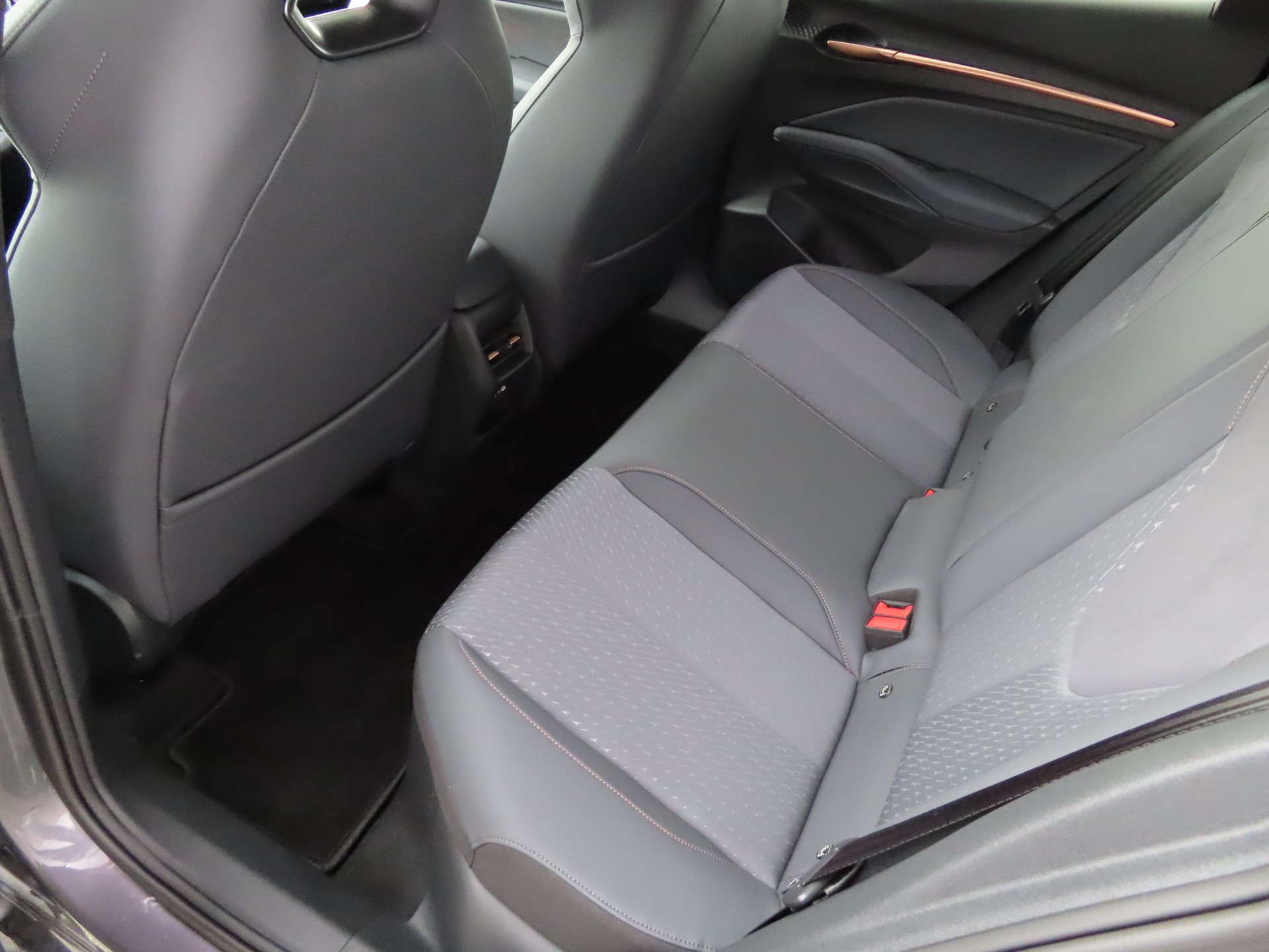 CUPRA Raval 52 kWh ENDURANCE LAUNCH EDITION DYNAMIC PLUS PLASMA-image-12