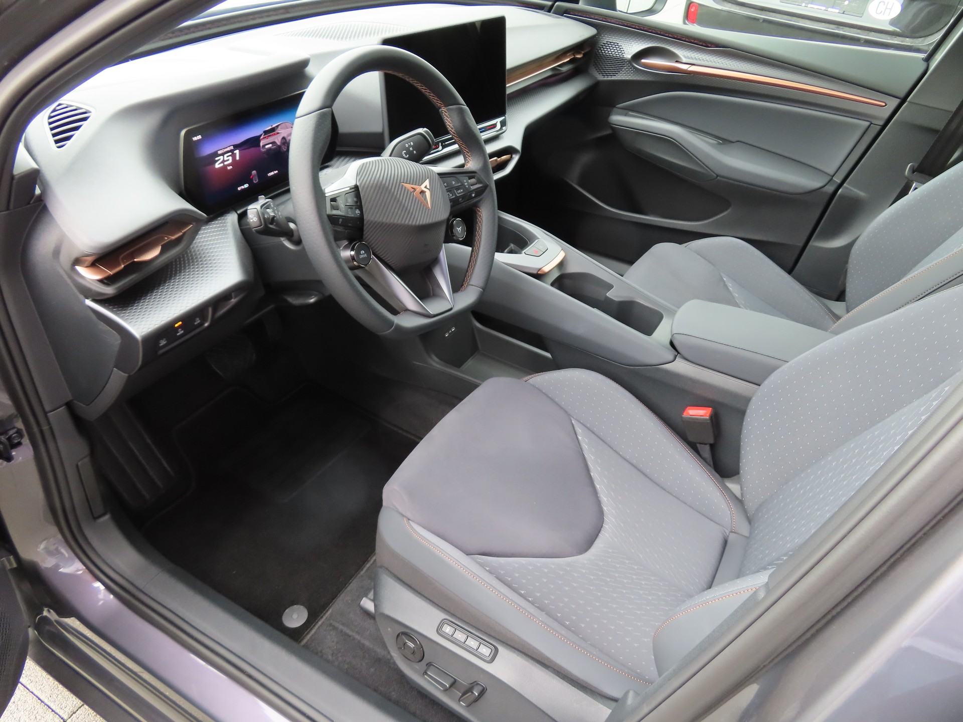 CUPRA Raval 52 kWh ENDURANCE LAUNCH EDITION DYNAMIC PLUS PLASMA-image-6