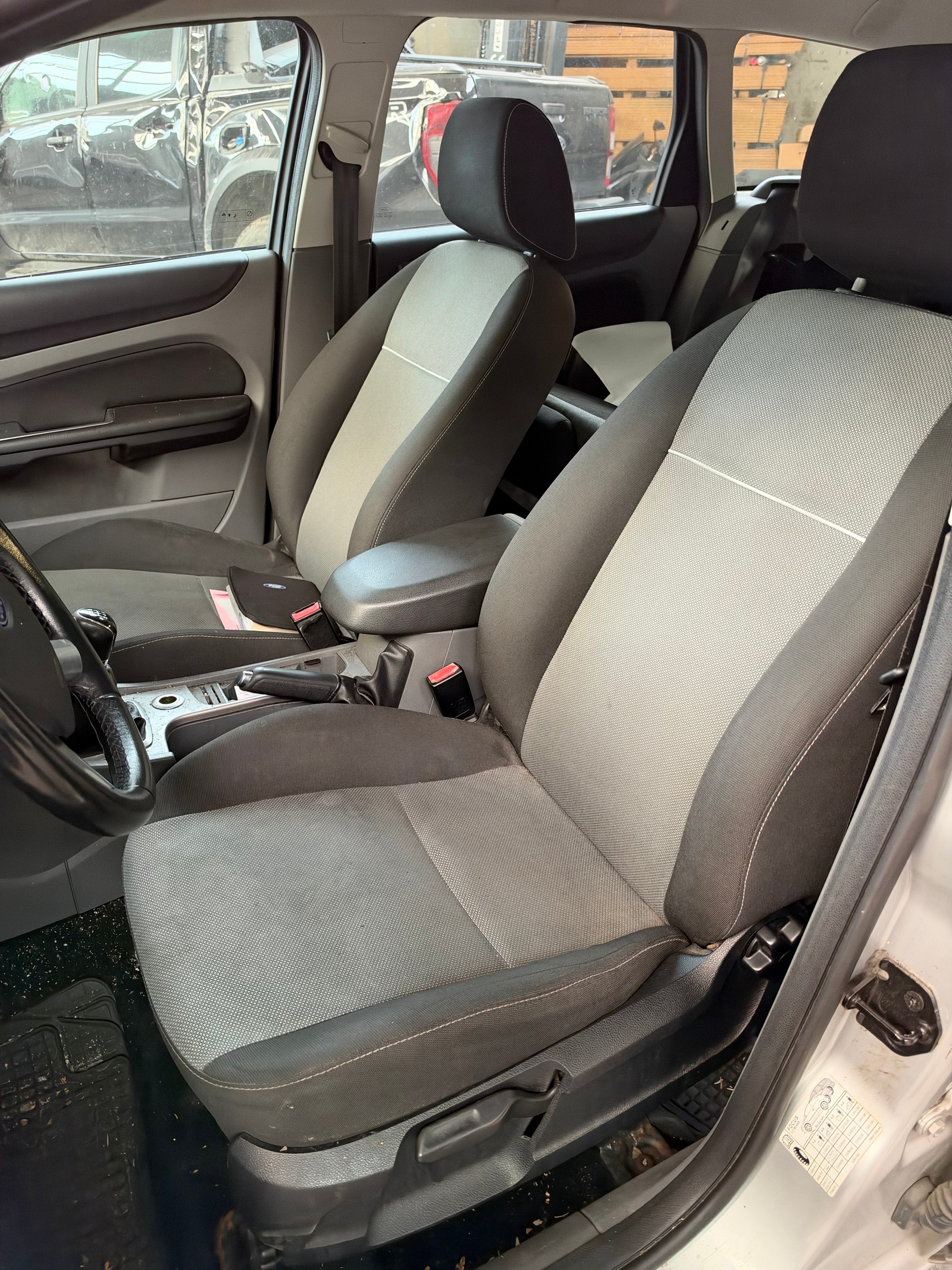 FORD Focus 1.6i VCT Carving-image-12