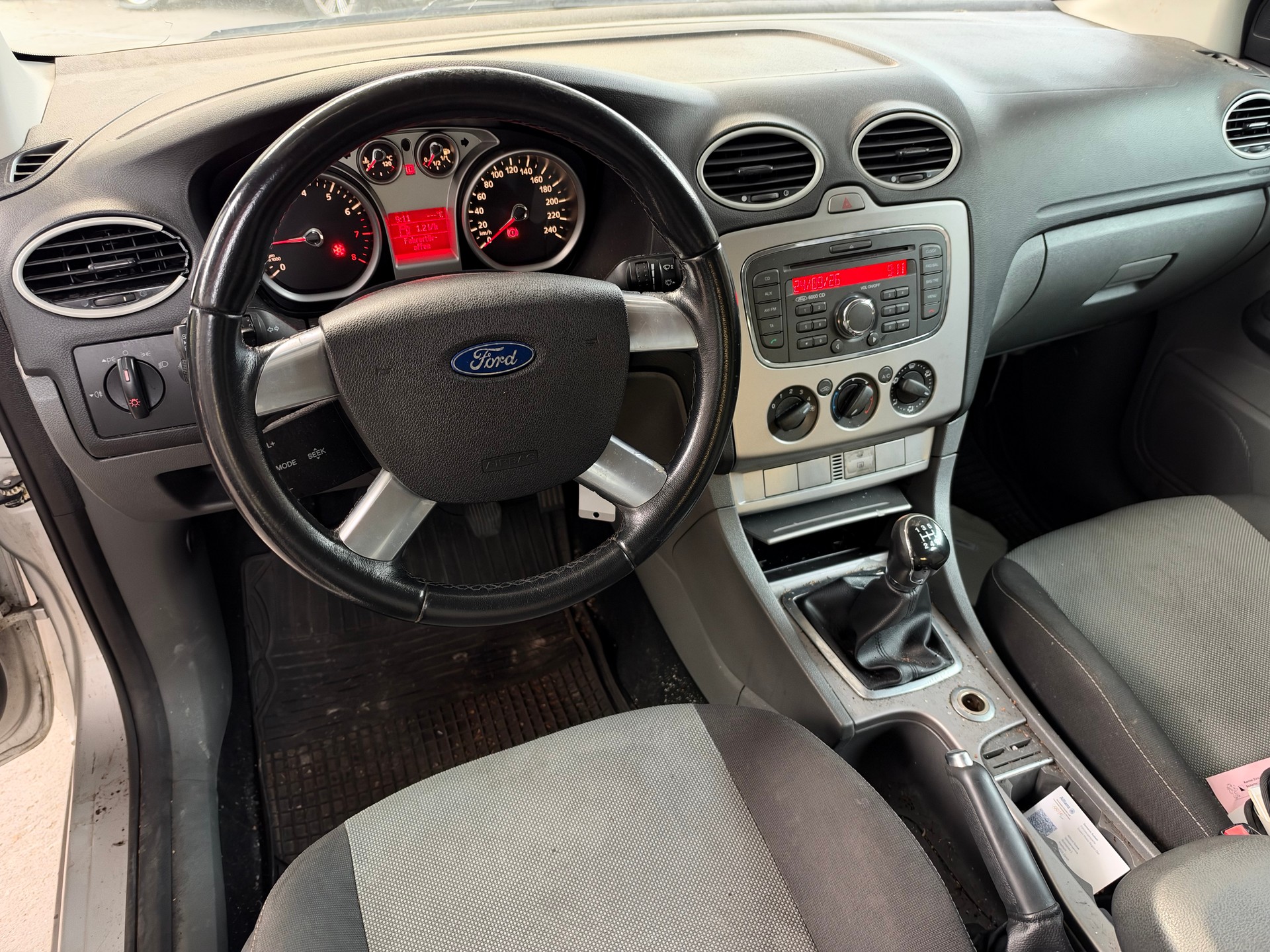 FORD Focus 1.6i VCT Carving-image-10