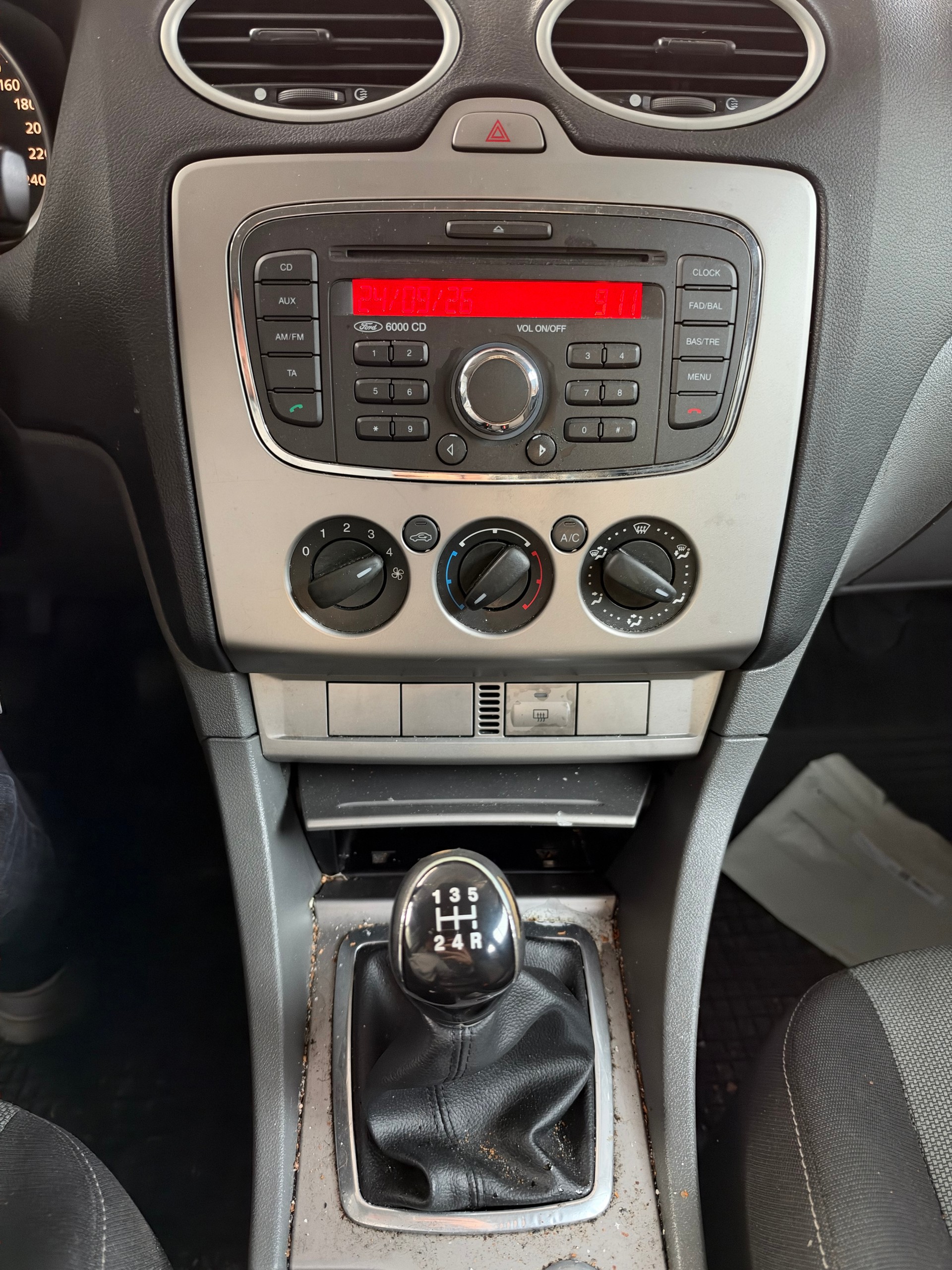 FORD Focus 1.6i VCT Carving-image-11