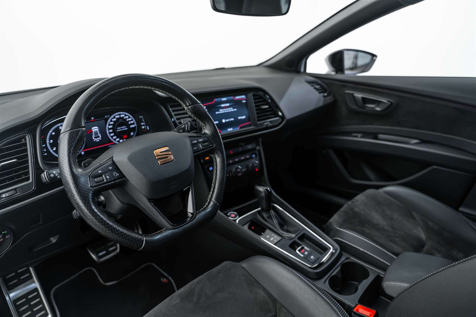 SEAT SEAT Leon ST 2.0 TSI Swiss Cupra 300 4 Drive DSG-image-7