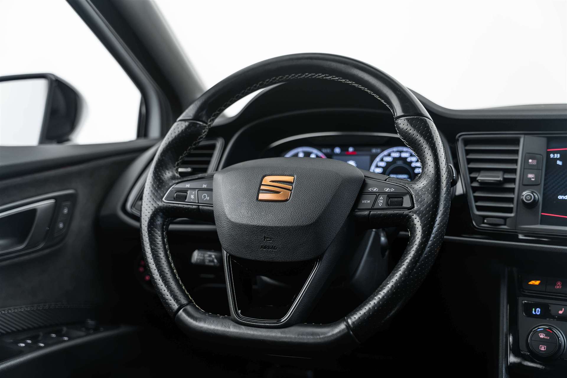 SEAT SEAT Leon ST 2.0 TSI Swiss Cupra 300 4 Drive DSG-image-9