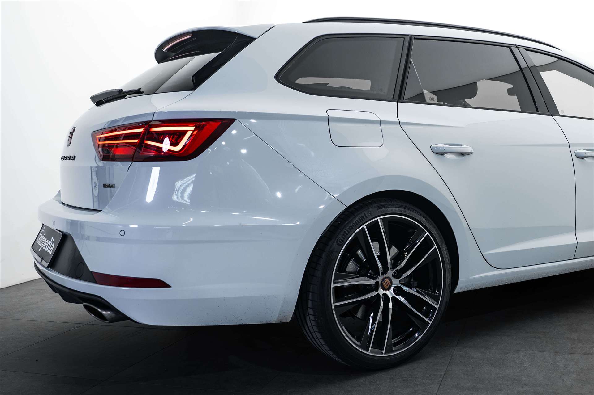 SEAT SEAT Leon ST 2.0 TSI Swiss Cupra 300 4 Drive DSG-image-3