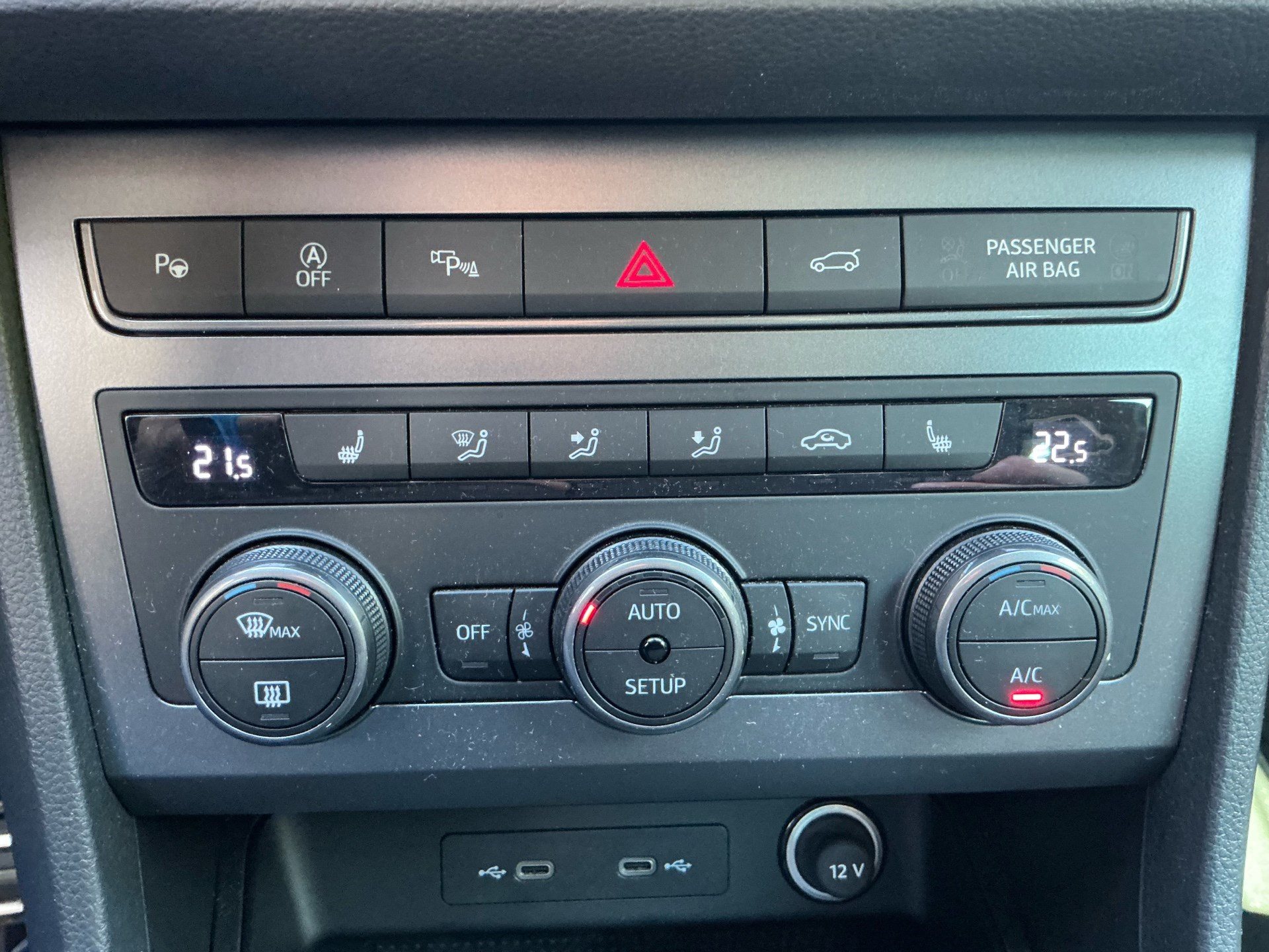 CUPRA Ateca 2.0 TSI 4Drive *** ANHÄNGERKUPPLUNG & PANORAMADACH ***-image-27