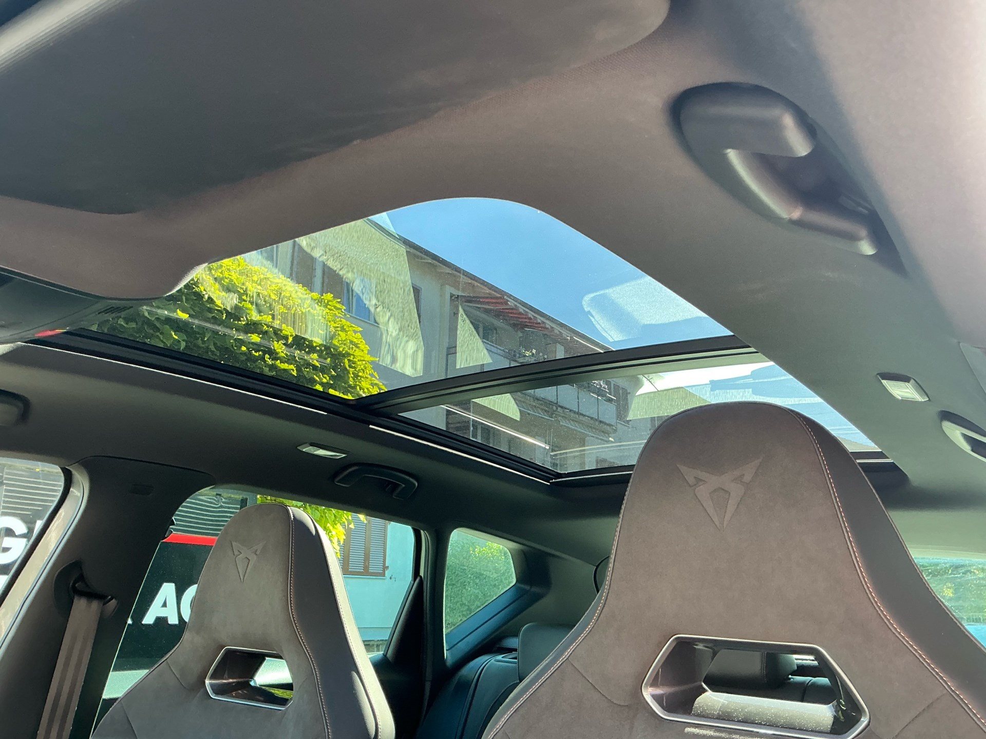 CUPRA Ateca 2.0 TSI 4Drive *** ANHÄNGERKUPPLUNG & PANORAMADACH ***-image-8
