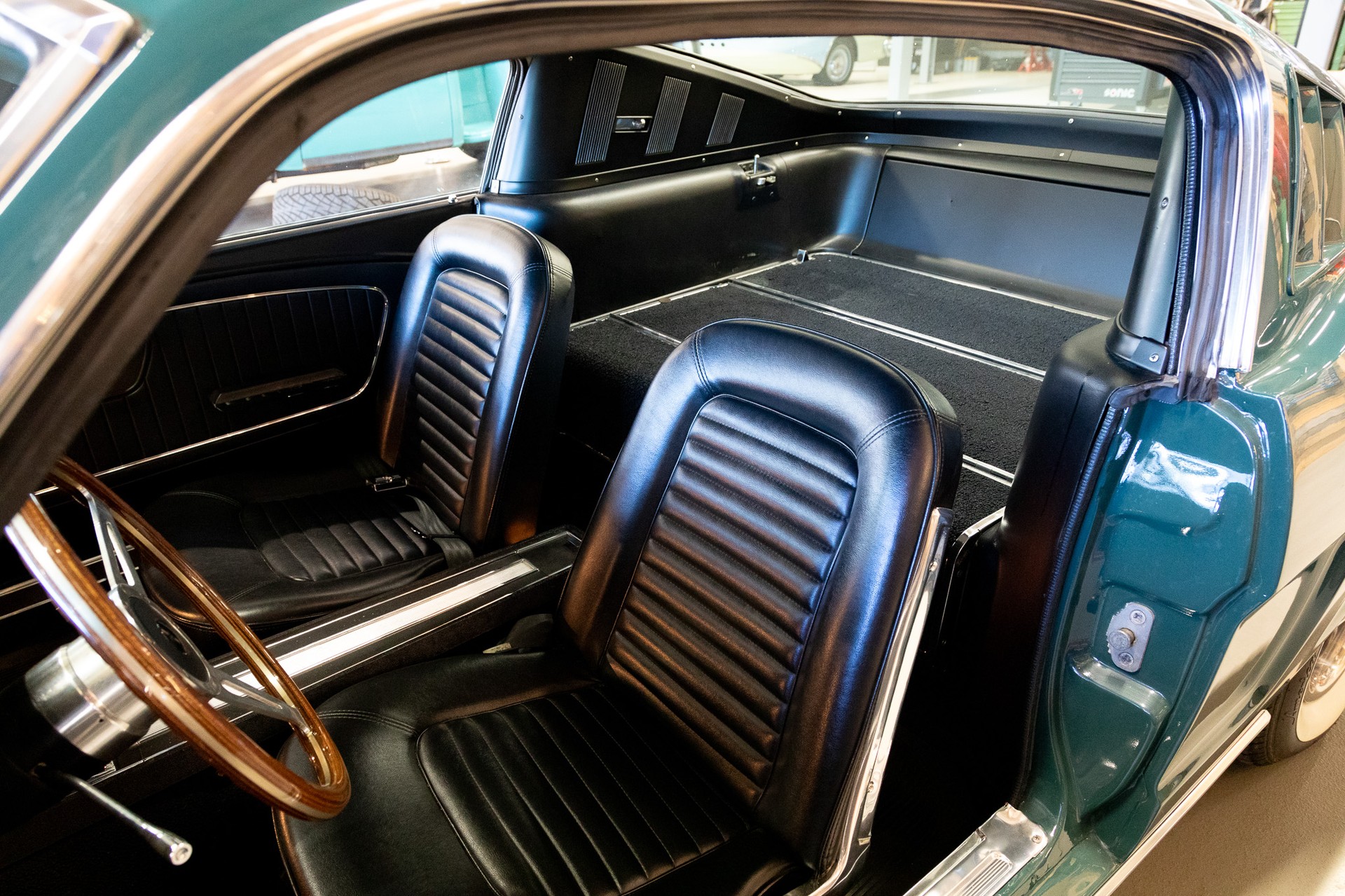 FORD MUSTANG-image-7