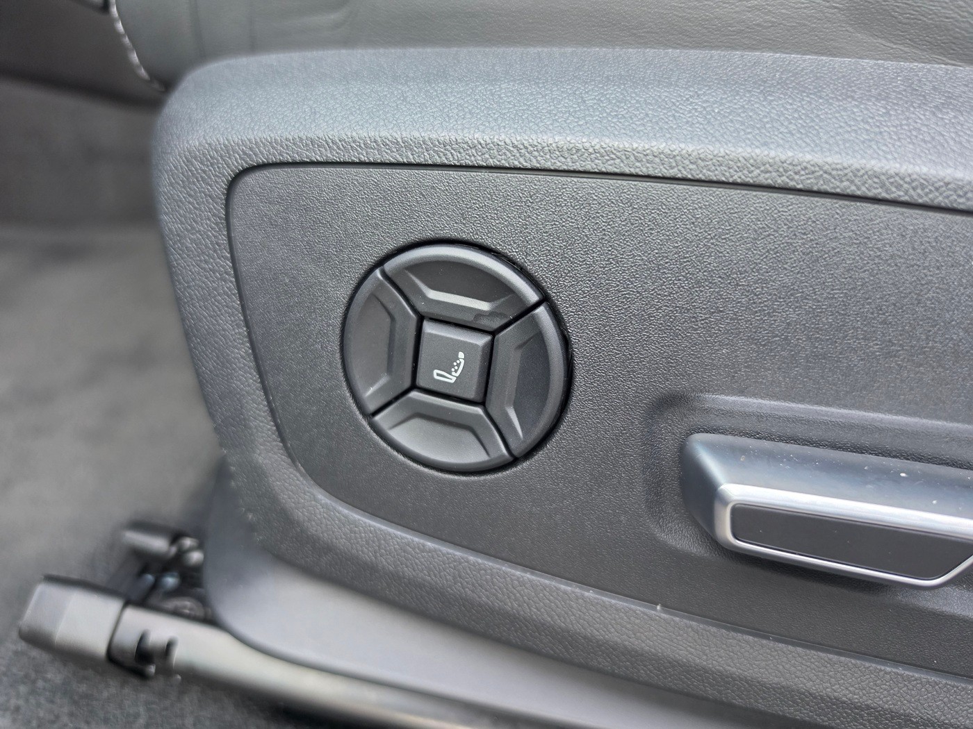 AUDI SQ6 e-tron quattro-image-21