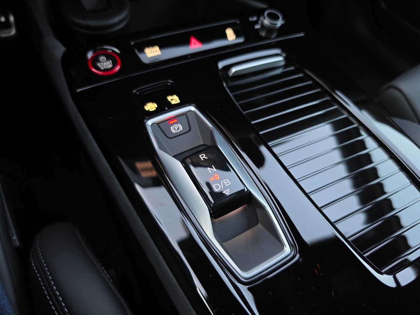 AUDI SQ6 e-tron quattro-image-17