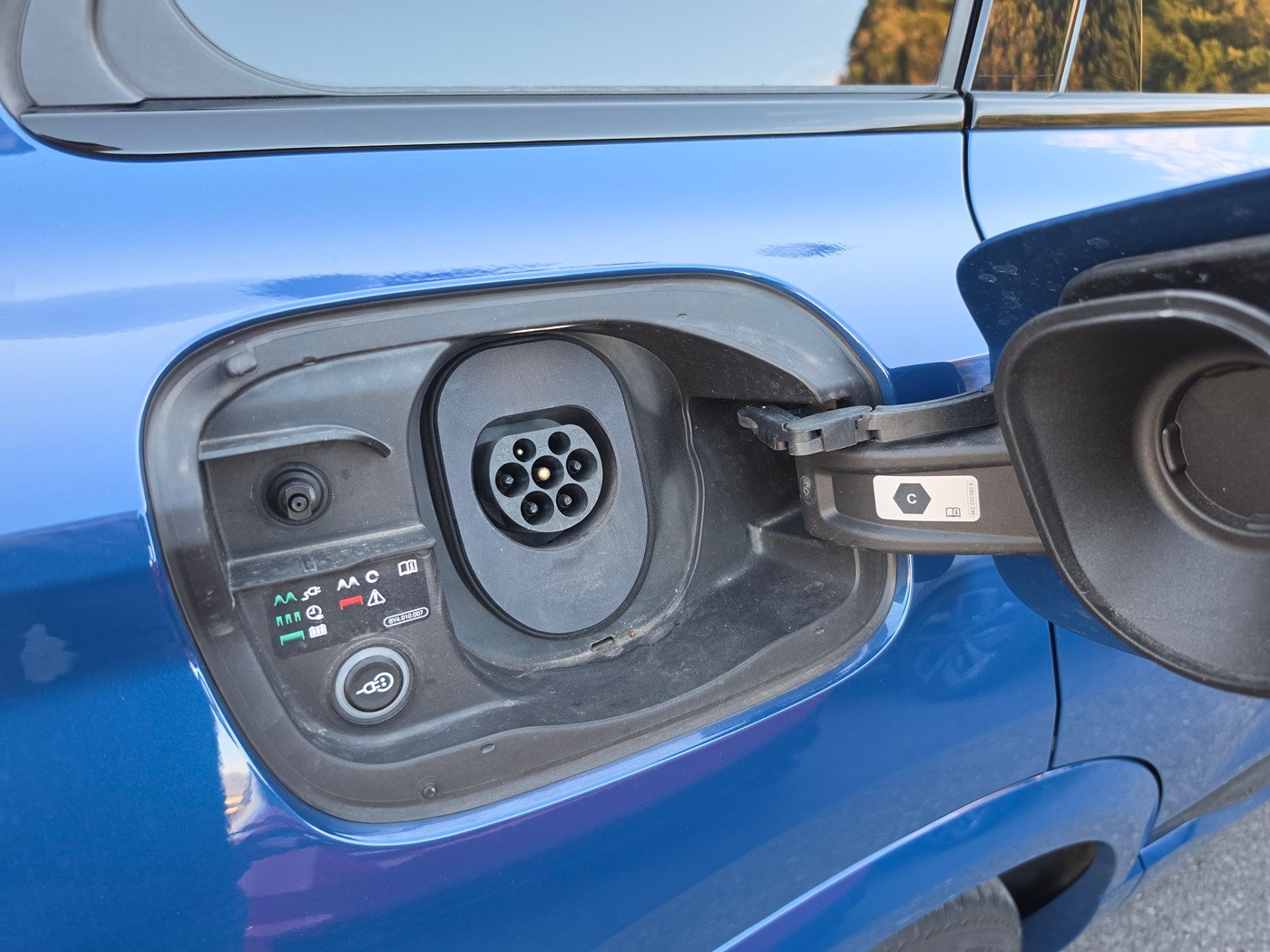 AUDI SQ6 e-tron quattro-image-8