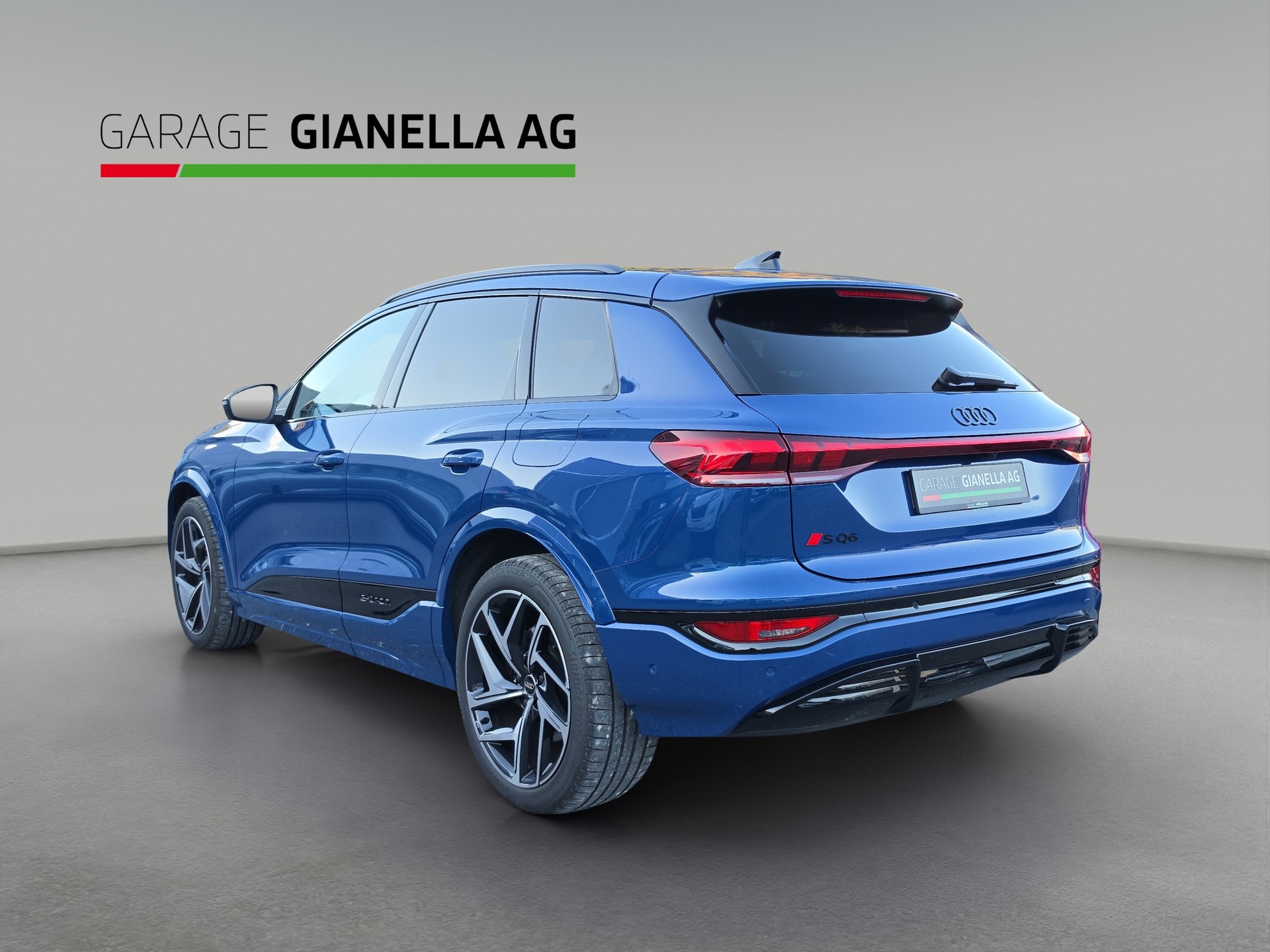 AUDI SQ6 e-tron quattro-showroom-element-2