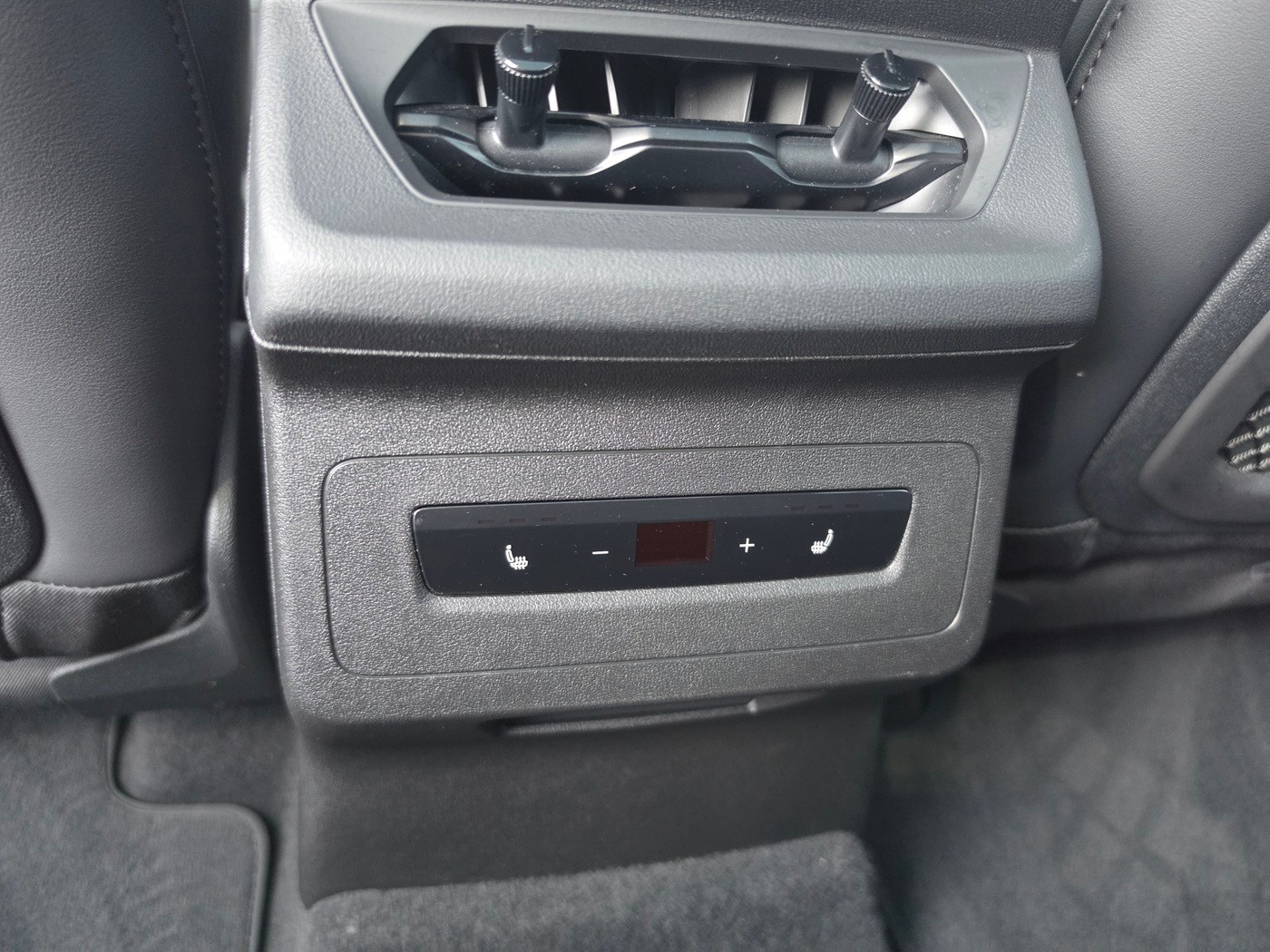 AUDI SQ6 e-tron quattro-image-26