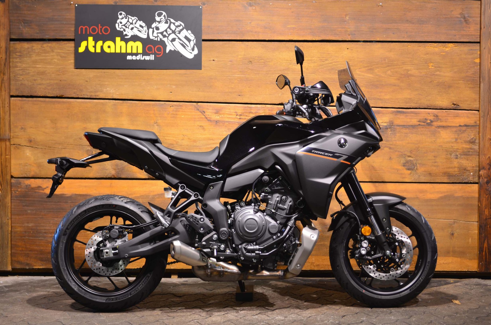 YAMAHA Tracer 7 ABS-showroom-element-1