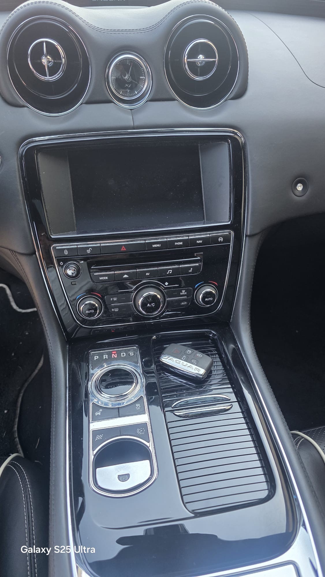 JAGUAR XJ 3.0 V6 S/C Premium Luxury Automatic AWD-image-8