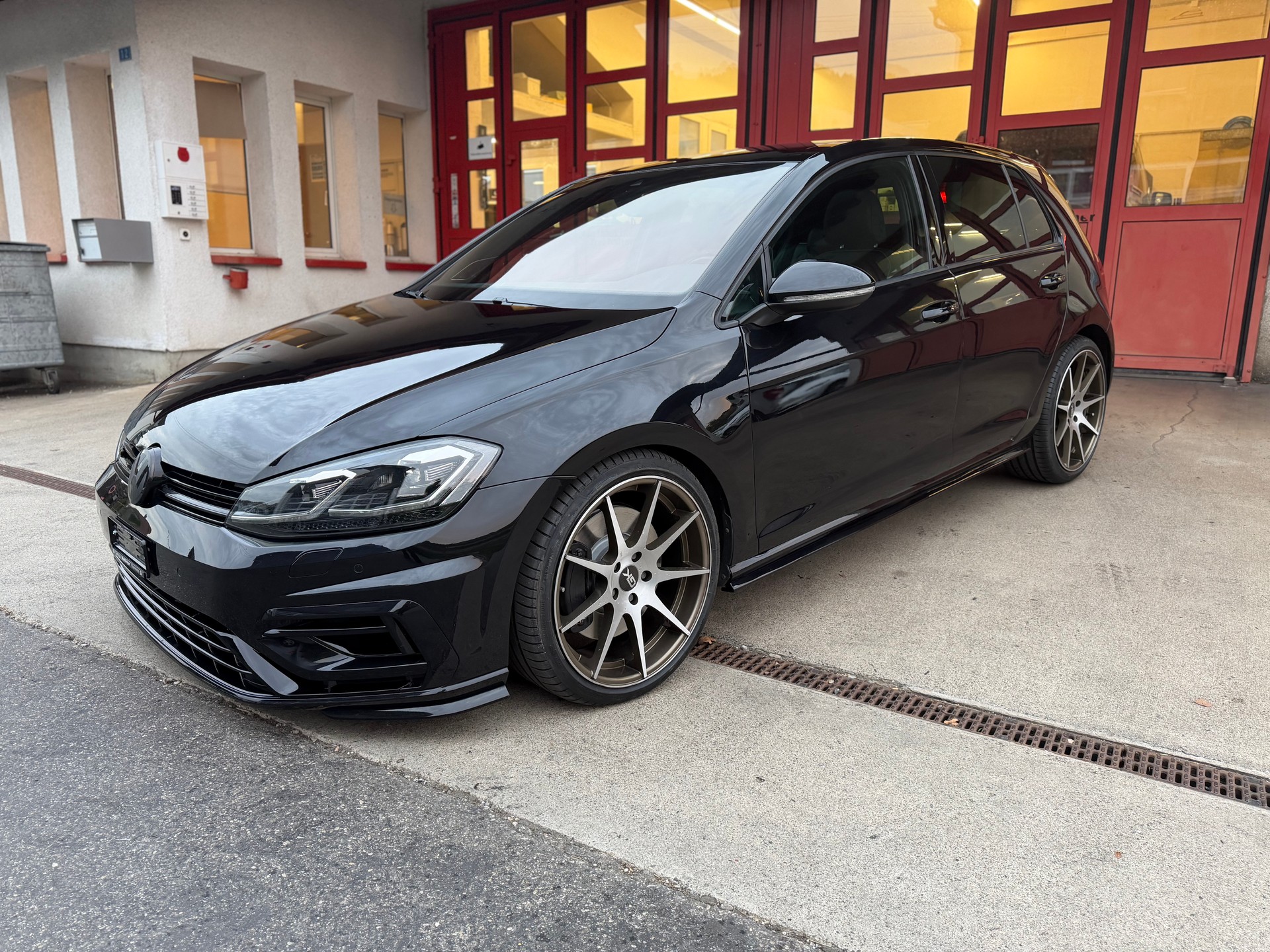 VW Golf 2.0 TSI R 4Motion DSG-image-1
