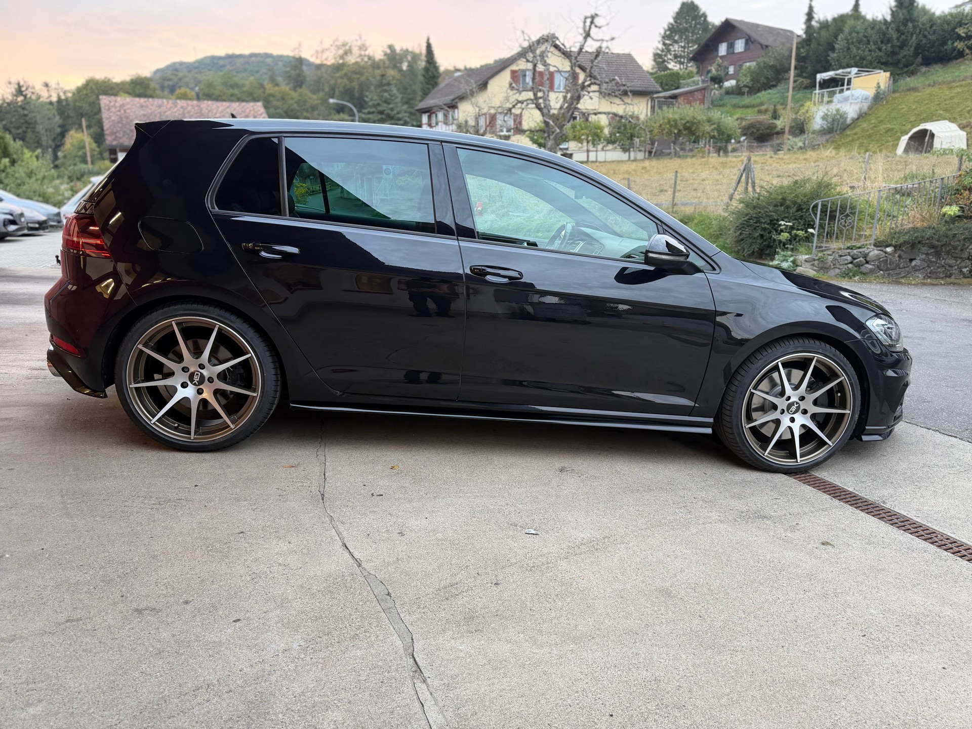 VW Golf 2.0 TSI R 4Motion DSG-image-8