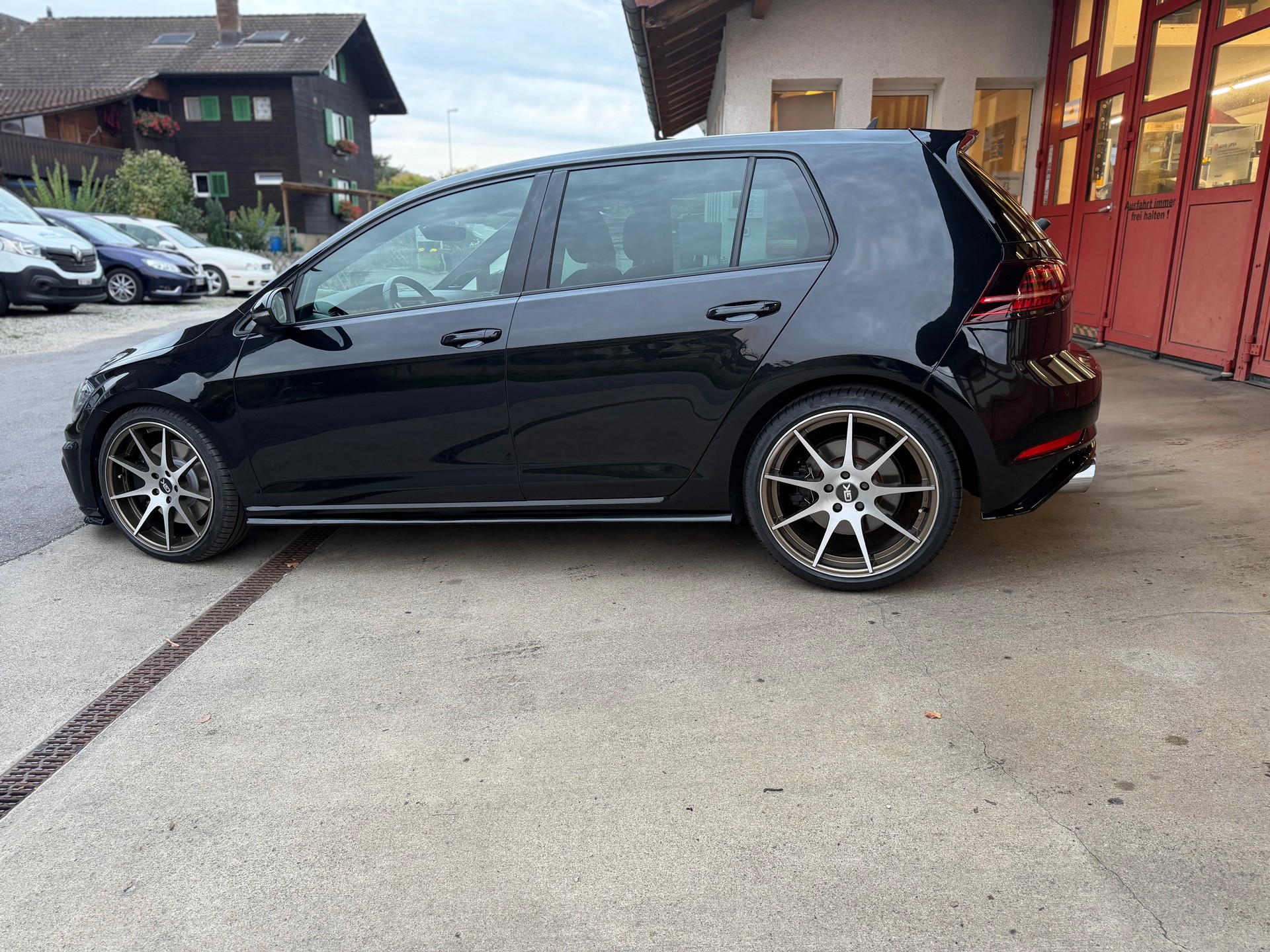 VW Golf 2.0 TSI R 4Motion DSG-image-3