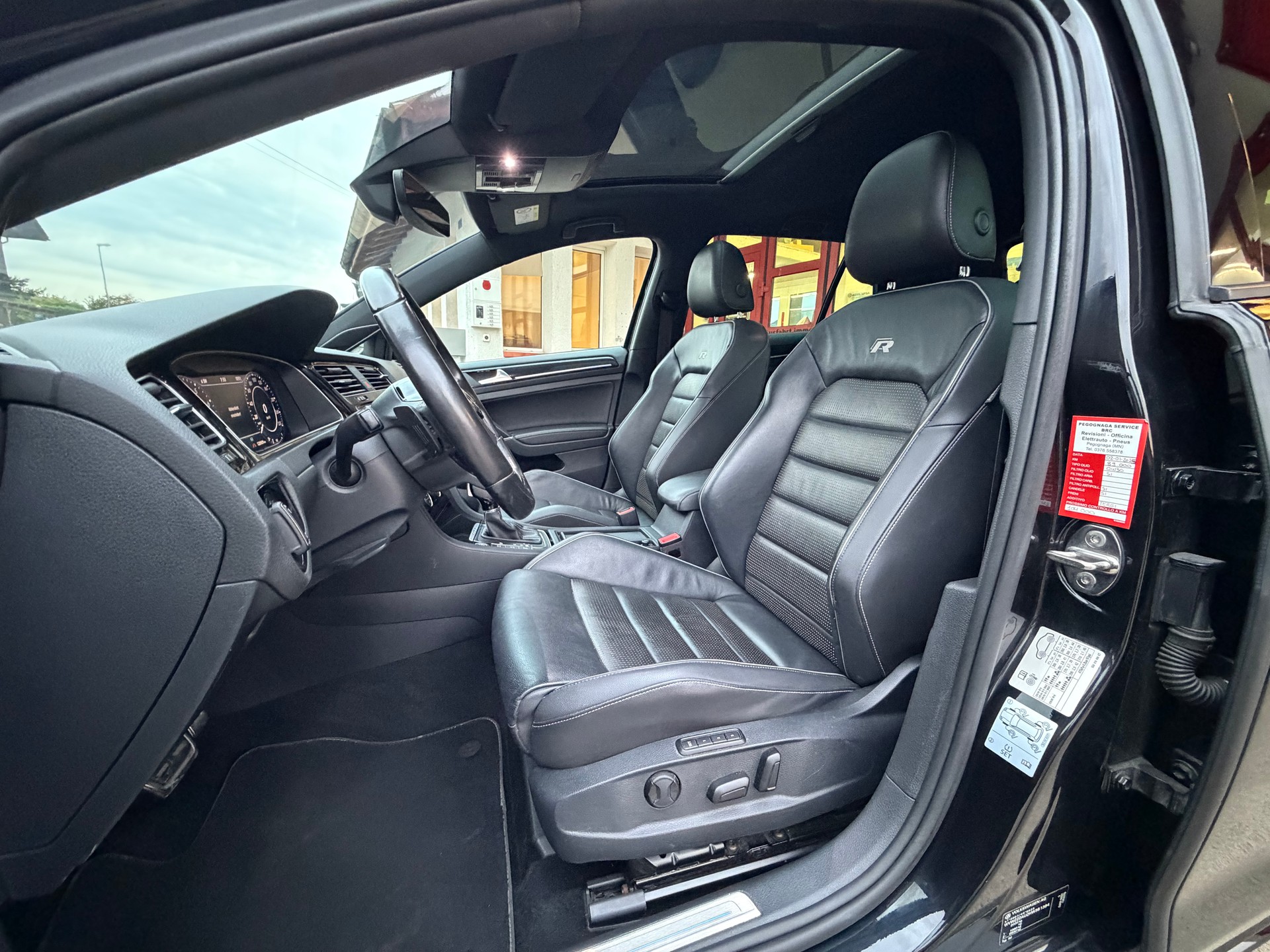VW Golf 2.0 TSI R 4Motion DSG-image-19