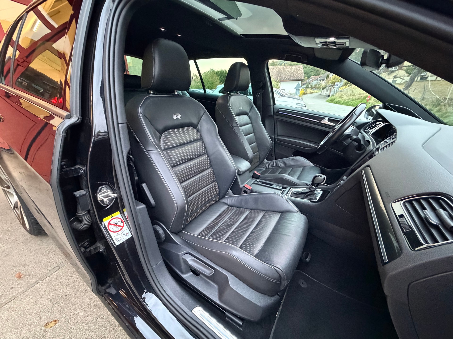 VW Golf 2.0 TSI R 4Motion DSG-image-14