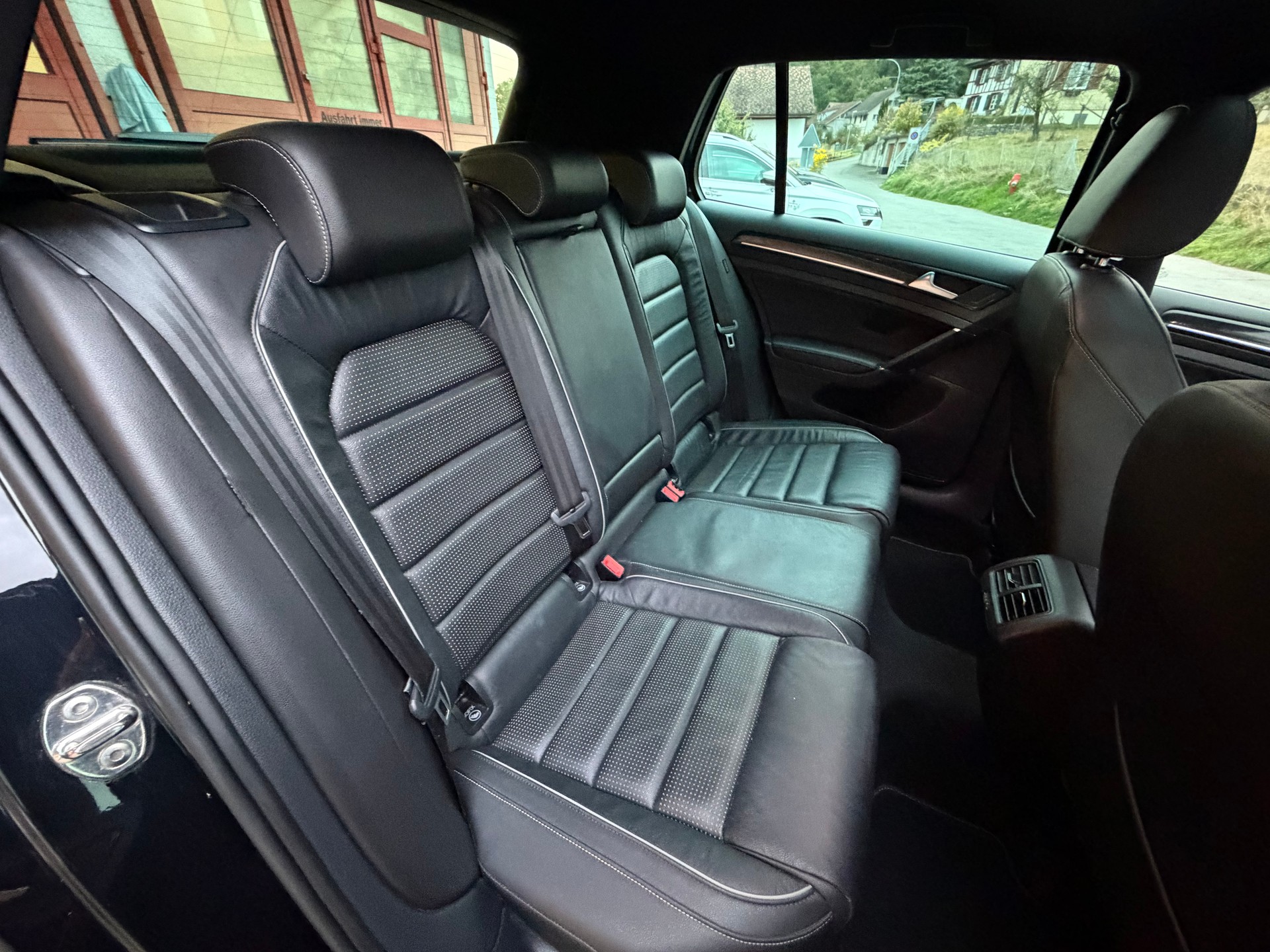 VW Golf 2.0 TSI R 4Motion DSG-image-15